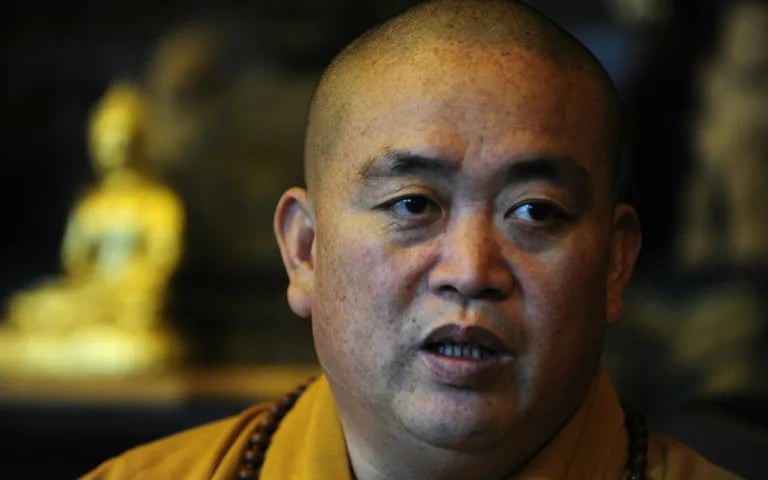 Former head of China's 'kung fu' temple sentenced to 24 years, state media reports- Ảnh 1.