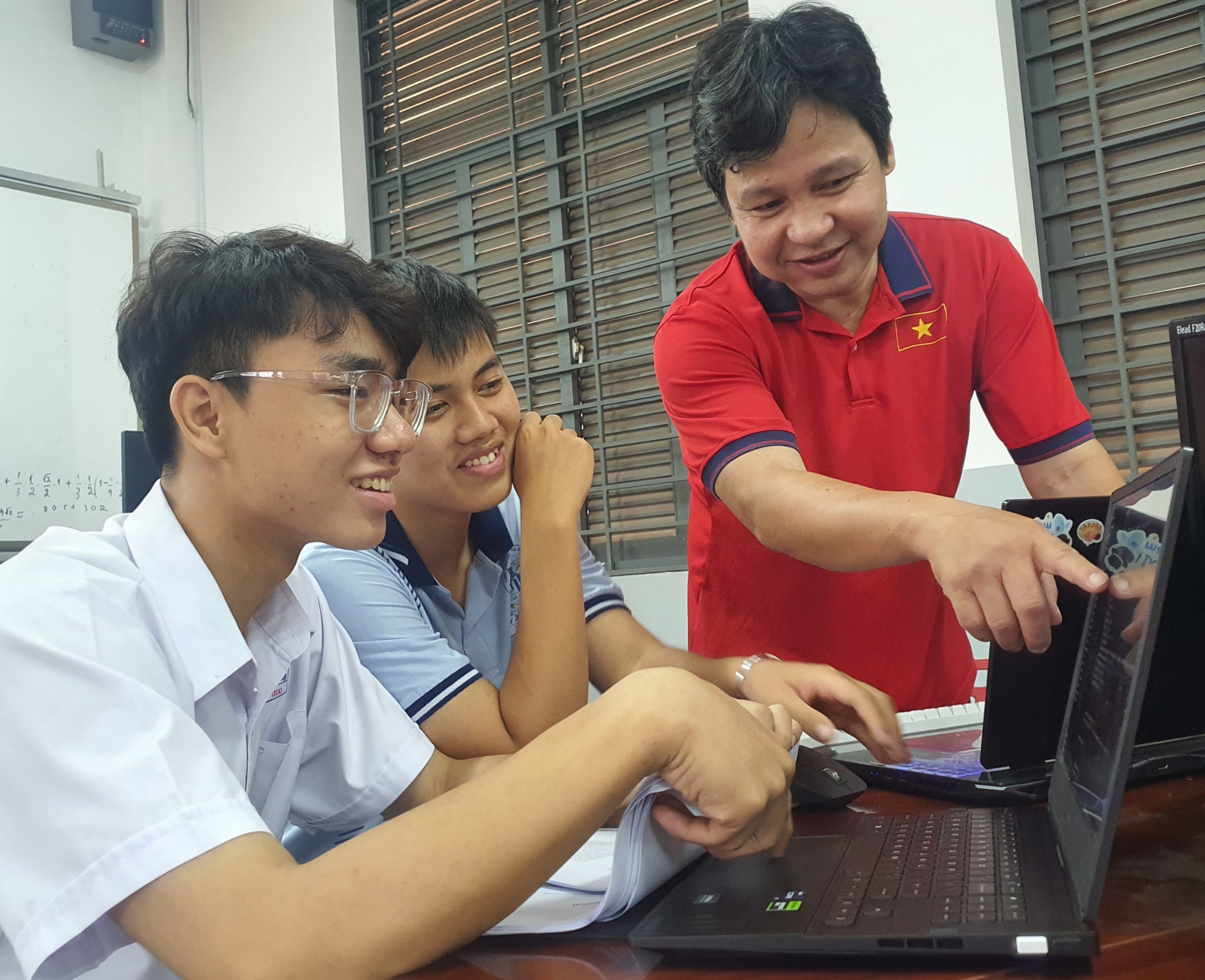 TP.HCM công bố 50 nhà giáo điển hình giai đoạn 1975-2025 - Ảnh 1.