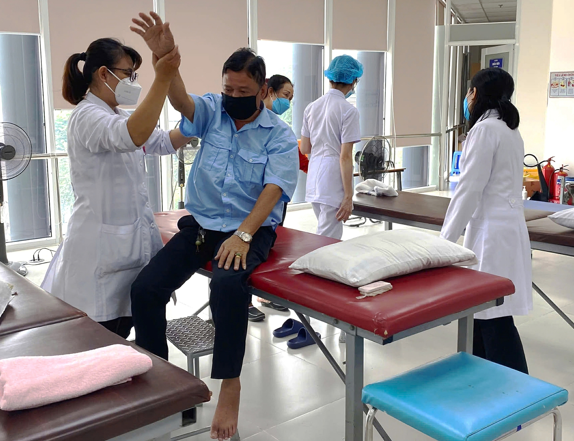 Vượt 'cửa tử' đột quỵ nhưng lại bỏ ngỏ phục hồi chức năng - Ảnh 1. đột quỵ - Ảnh 1.