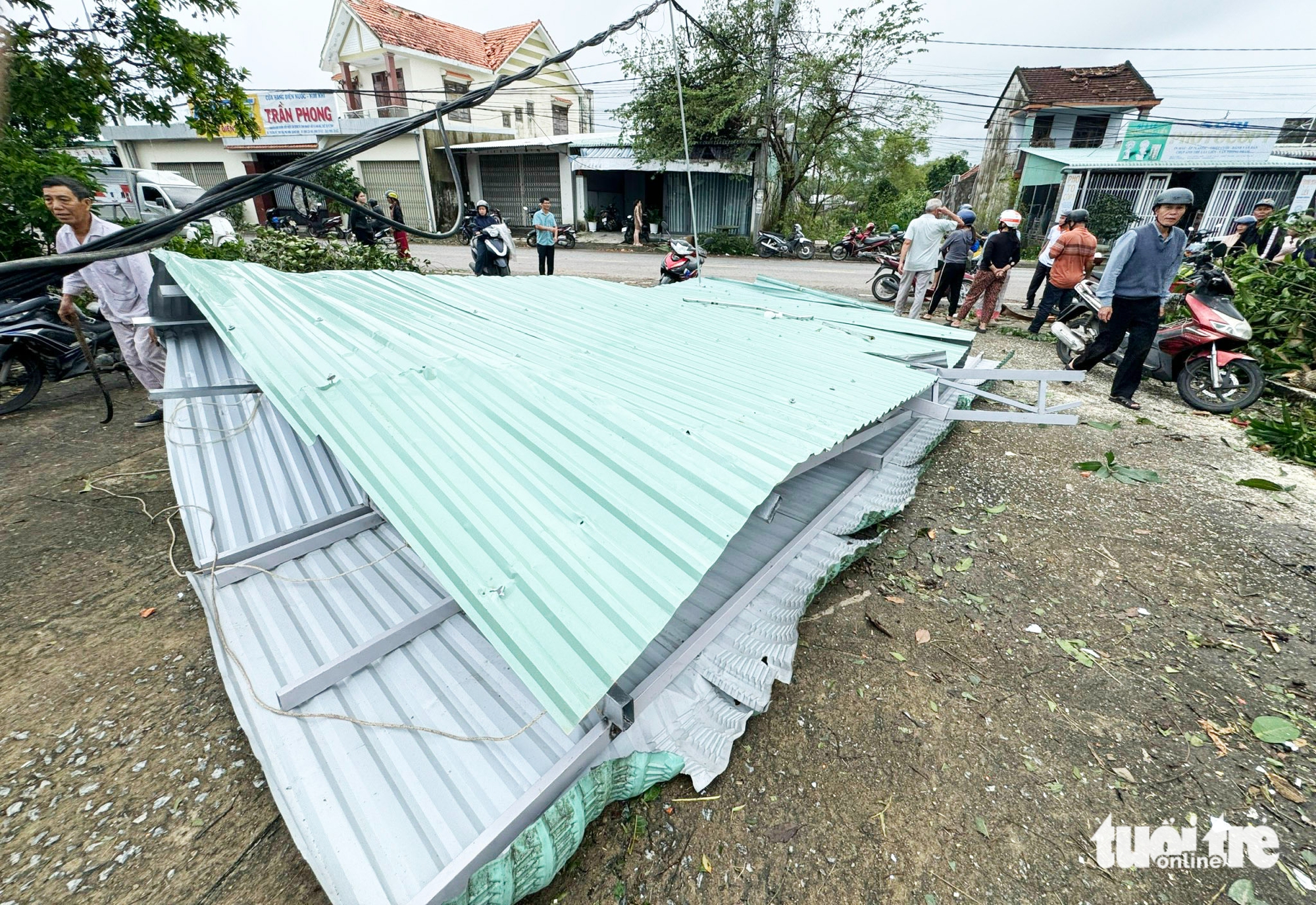 Tornado rips through Da Nang’s southern part, damaging dozens of homes- Ảnh 3.