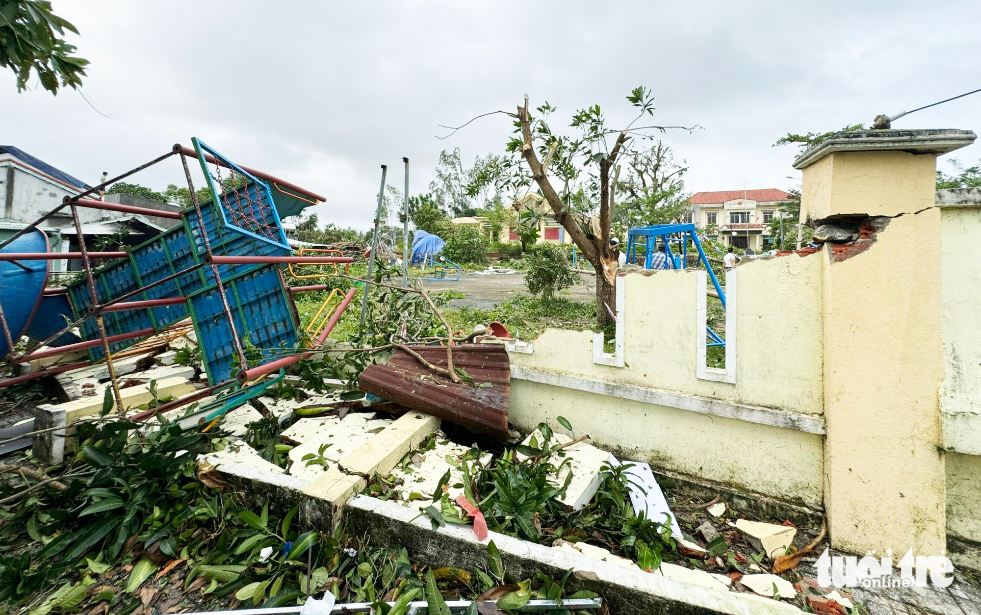 Tornado rips through Da Nang’s southern part, damaging dozens of homes- Ảnh 7.