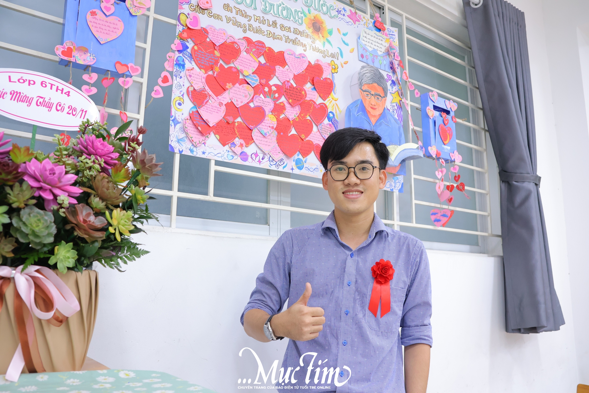 Rực rỡ những bông hoa tri ân trên ngực áo của thầy cô Trường Trung học Thực hành Sài Gòn - Ảnh 28.