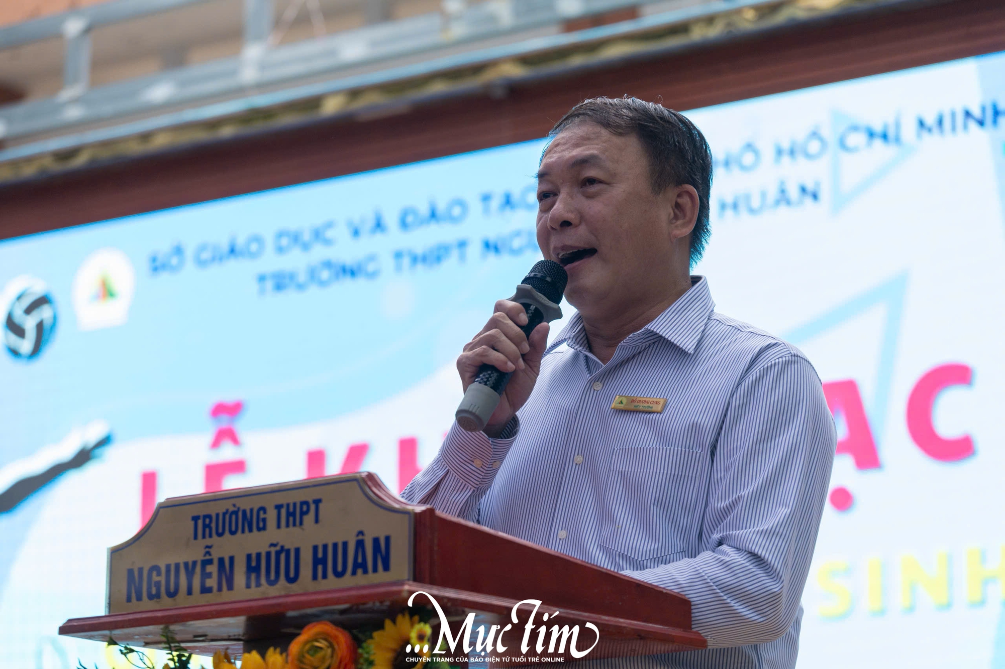 Sôi động thi chạy tiếp sức Giải thể thao học sinh Trường THPT Nguyễn Hữu Huân - Ảnh 5.