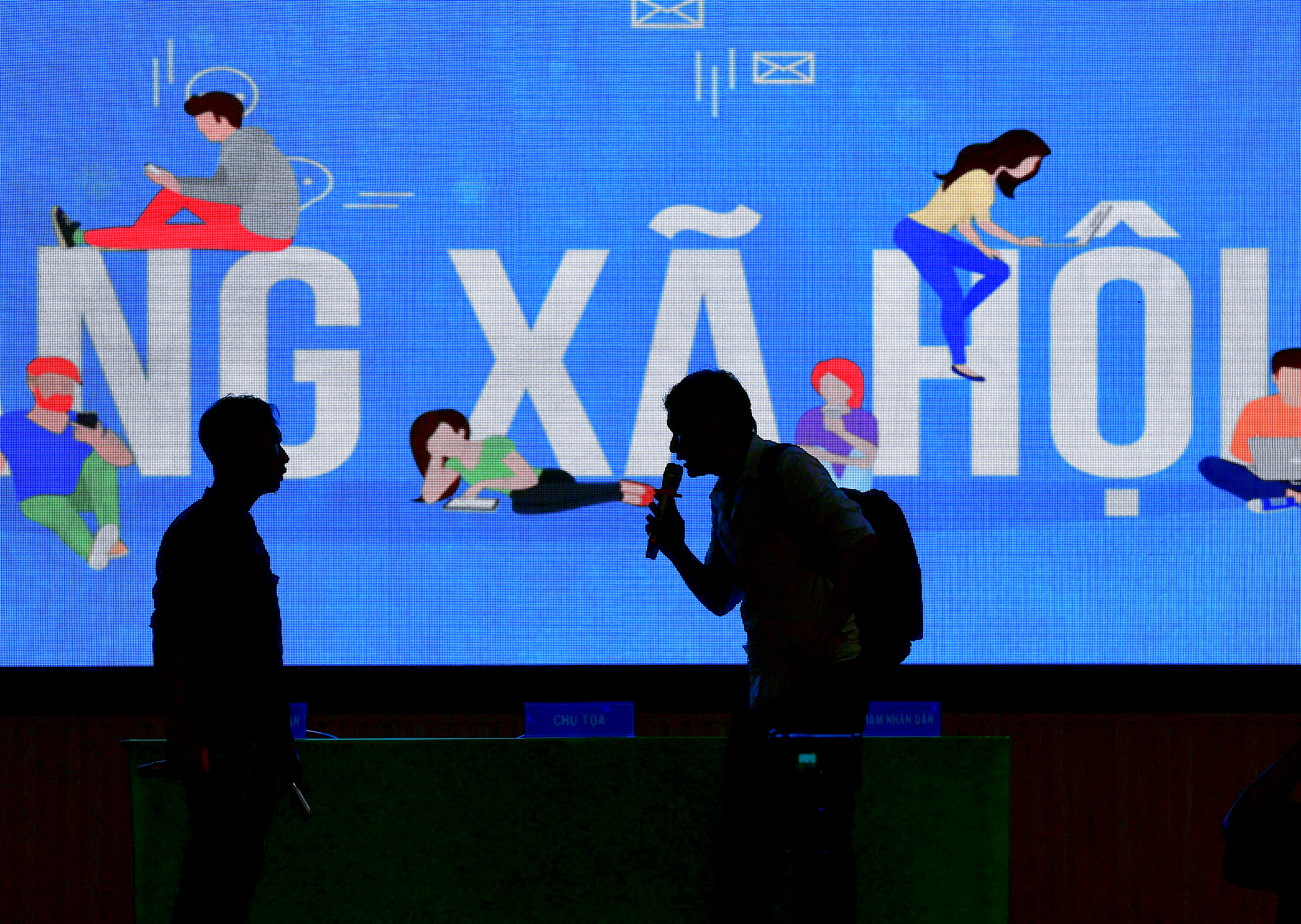 Học sinh cấp 3 thêm kiến thức từ phiên tòa giả định về bạo lực học đường trên mạng - Ảnh 1.