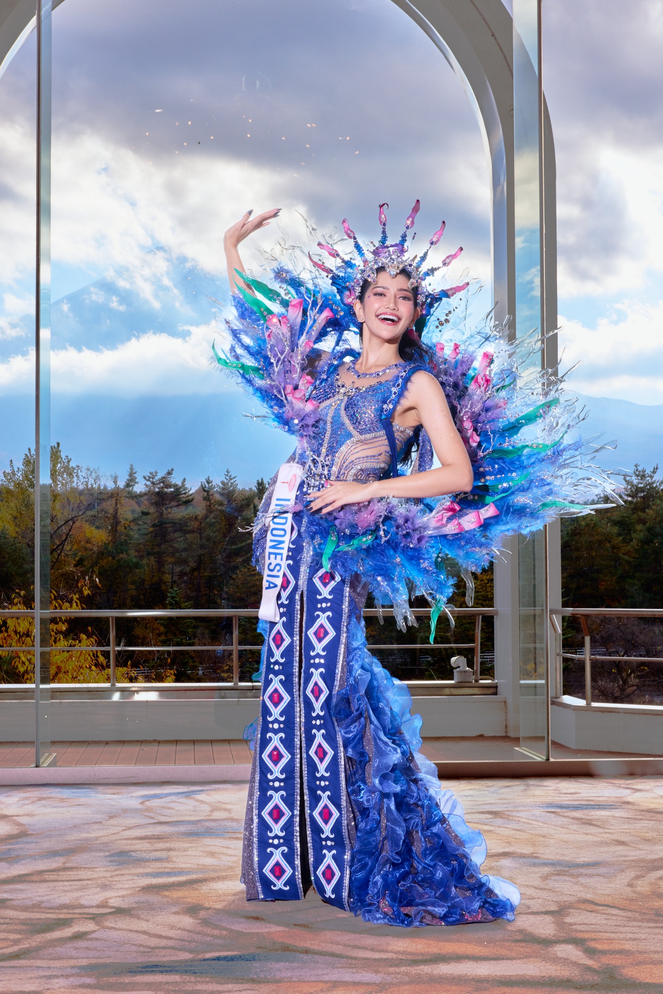 Trang phục dân tộc Hoa hậu Quốc tế 2025 thanh lịch, không quá màu mè - Ảnh 4. Hoa hậu Quốc tế - Ảnh 4.