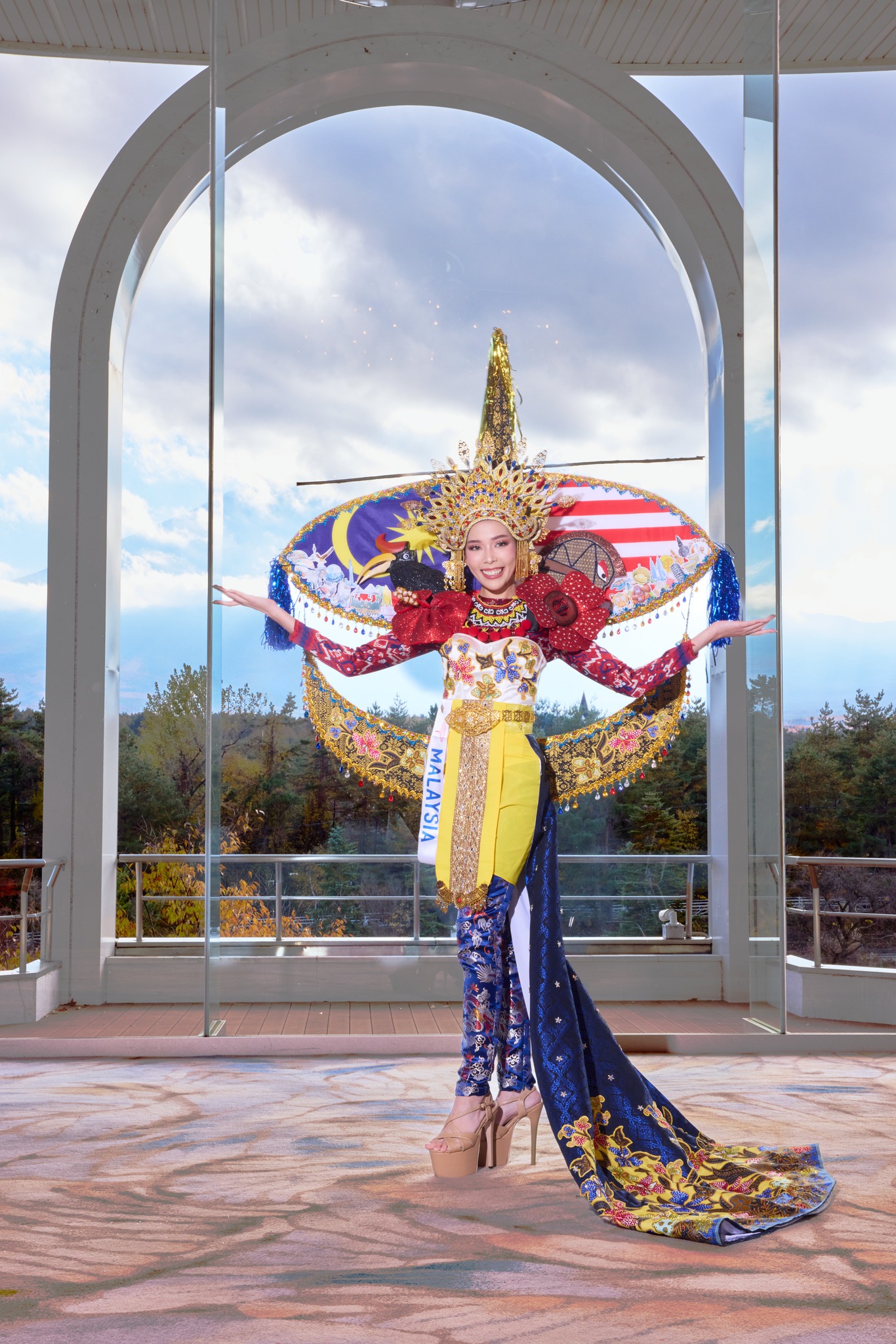 Trang phục dân tộc Hoa hậu Quốc tế 2025 thanh lịch, không quá màu mè - Ảnh 7. Hoa hậu Quốc tế - Ảnh 7.