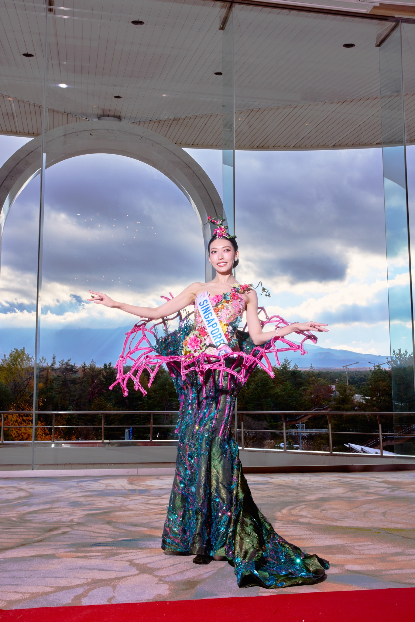 Trang phục dân tộc Hoa hậu Quốc tế 2025 thanh lịch, không quá màu mè - Ảnh 5. Hoa hậu Quốc tế - Ảnh 5.