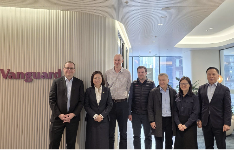 Quỹ quản lý gần 13.000 tỉ USD sẽ rót bao tiền sau khi thị trường Việt Nam nâng hạng? - Ảnh 1.