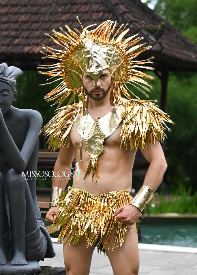 Trang phục dân tộc Man of the Year 2025 bị chế thiếu nam tính - Ảnh 3. Man of the Year - Ảnh 3.