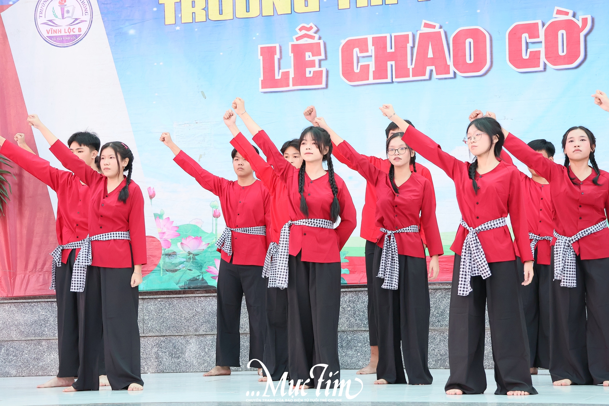 Đi tìm quán quân hội thi văn nghệ mừng 20-11 của Trường THPT Vĩnh Lộc B- Ảnh 1.