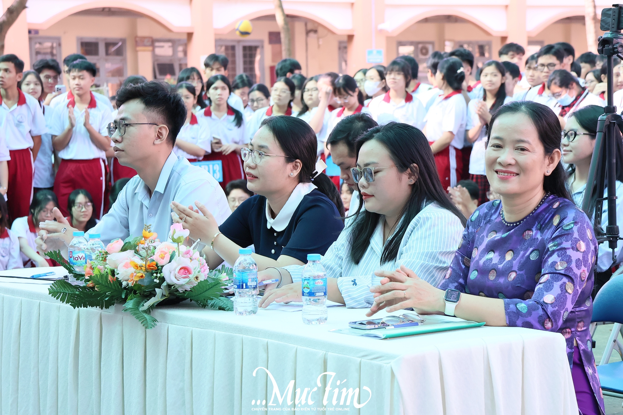 Đi tìm quán quân hội thi văn nghệ mừng 20-11 của Trường THPT Vĩnh Lộc B- Ảnh 2.