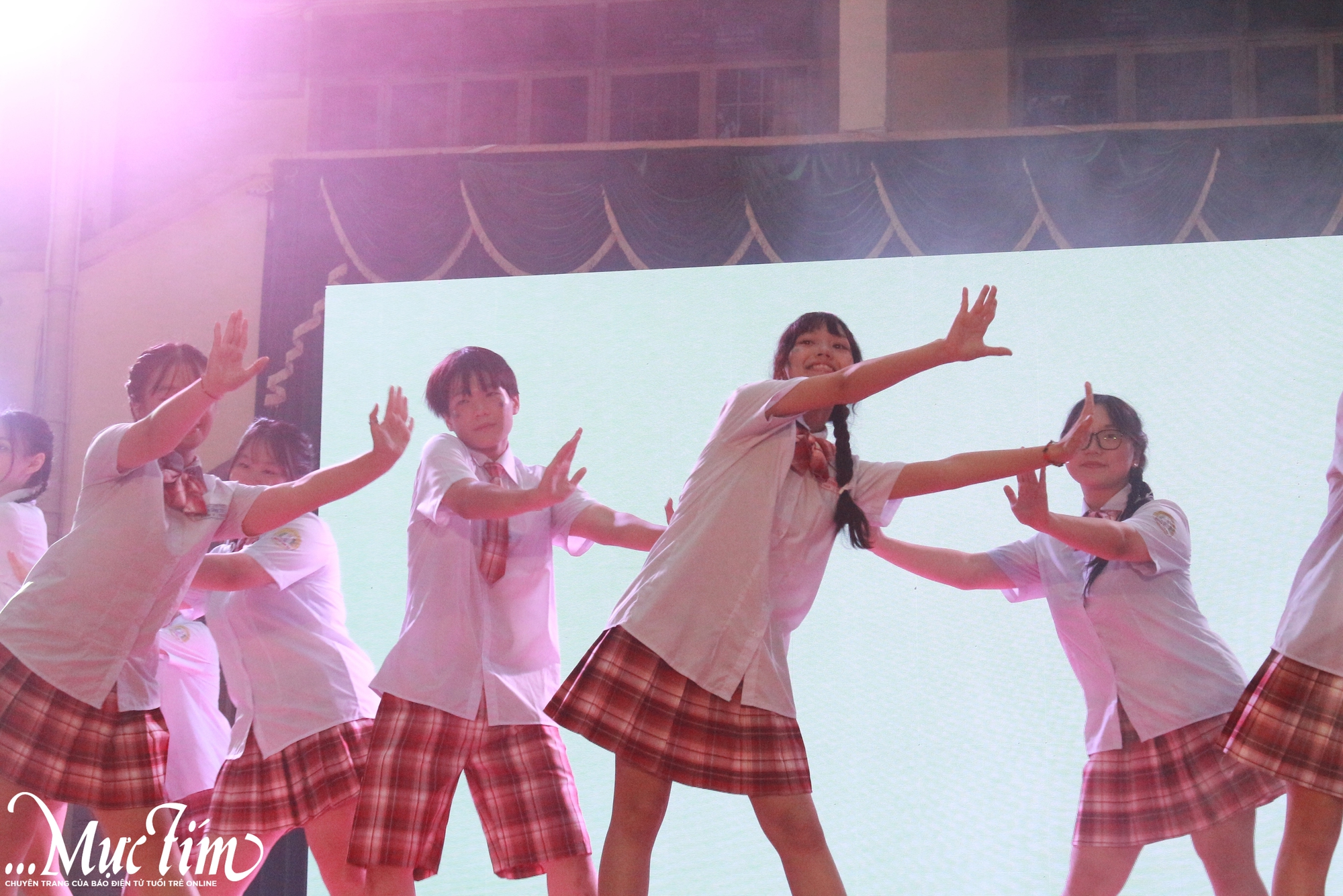 Teen Trường THPT Nguyễn Công Trứ hát vang giai điệu 'Tự hào trường tôi' - Ảnh 6.