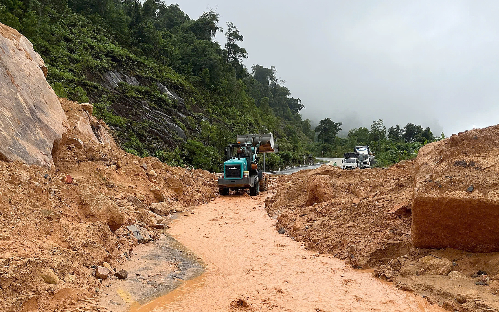 Tìm thấy thi thể nam thanh niên bị lũ cuốn ở Khánh Hòa - Ảnh 1.