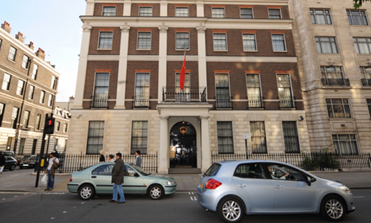 Trung Quốc phản ứng gắt trước cáo buộc gài gián điệp của Anh - Ảnh 1.