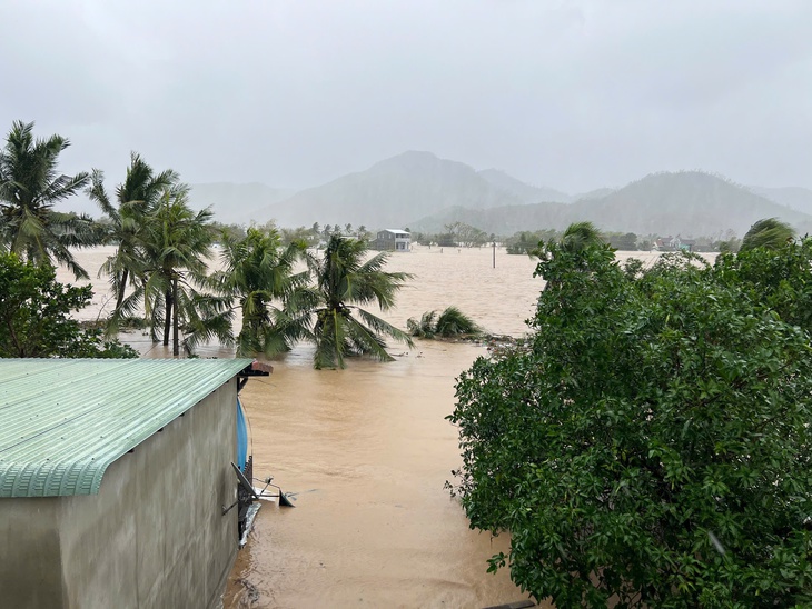 Vietnam’s deputy PM orders urgent evacuations as severe flooding hits Dak Lak- Ảnh 2. Vietnam’s deputy PM orders urgent evacuations as severe flooding hits Dak Lak- Ảnh 2.