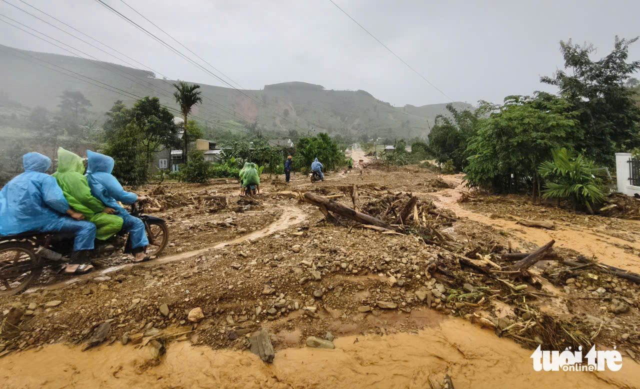 Vietnam’s deputy PM orders urgent evacuations as severe flooding hits Dak Lak- Ảnh 4. Vietnam’s deputy PM orders urgent evacuations as severe flooding hits Dak Lak- Ảnh 4.