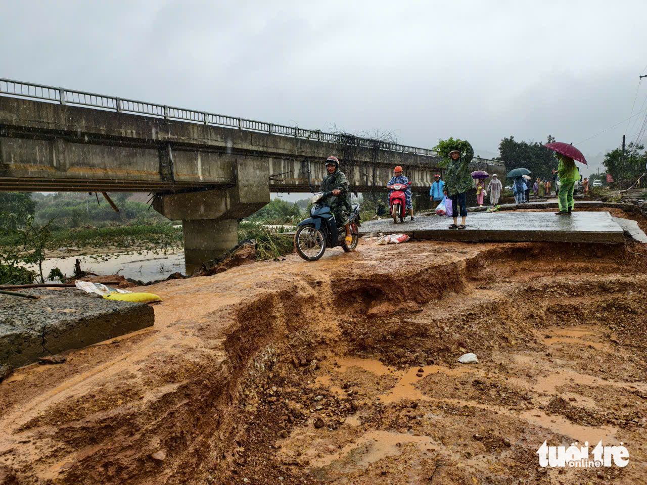 Vietnam’s deputy PM orders urgent evacuations as severe flooding hits Dak Lak- Ảnh 11. Vietnam’s deputy PM orders urgent evacuations as severe flooding hits Dak Lak- Ảnh 11.