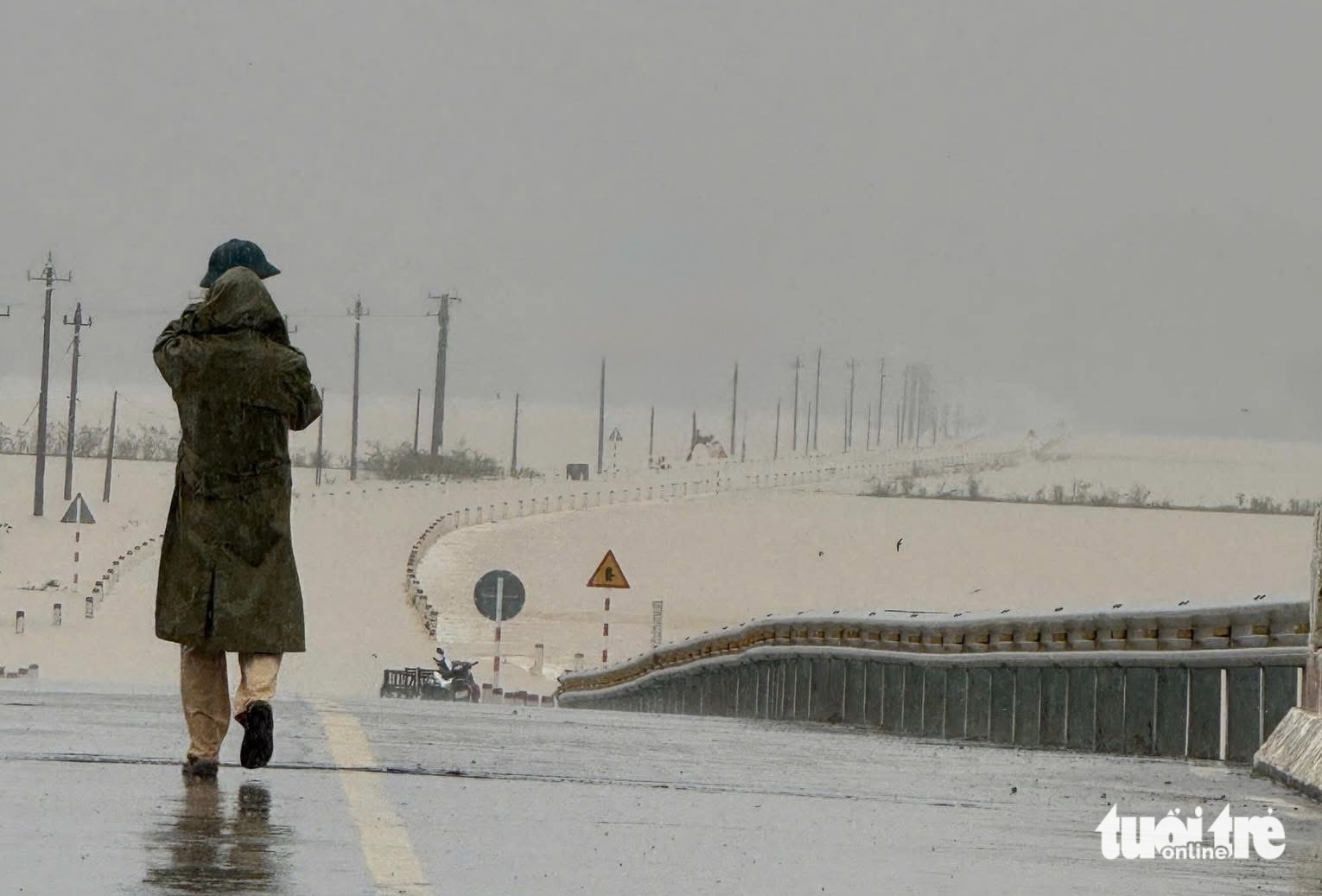 Vietnam’s deputy PM orders urgent evacuations as severe flooding hits Dak Lak- Ảnh 13. Vietnam’s deputy PM orders urgent evacuations as severe flooding hits Dak Lak- Ảnh 13.