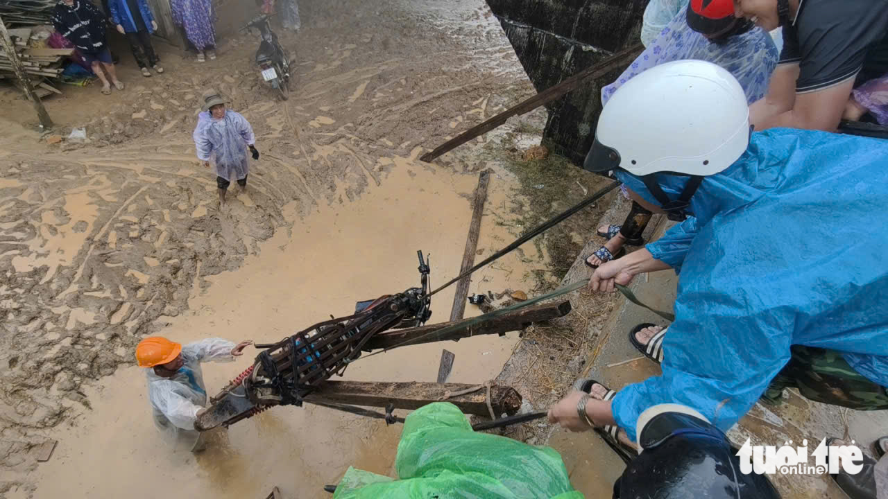 Vietnam’s deputy PM orders urgent evacuations as severe flooding hits Dak Lak- Ảnh 14. Vietnam’s deputy PM orders urgent evacuations as severe flooding hits Dak Lak- Ảnh 14.