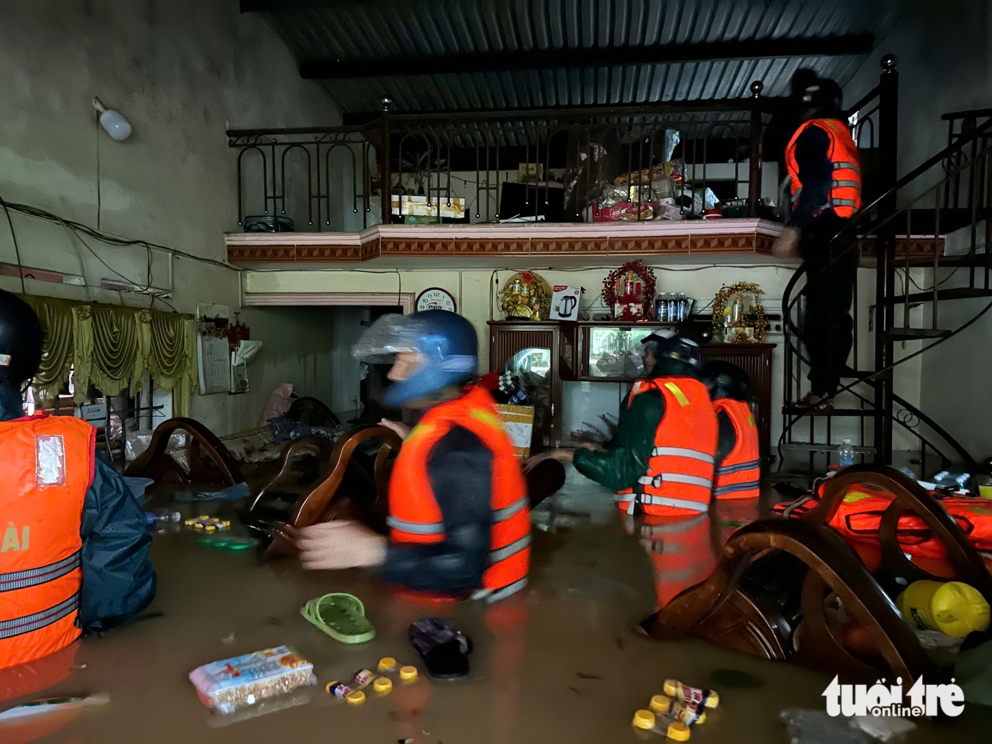 Vietnam’s deputy PM orders urgent evacuations as severe flooding hits Dak Lak- Ảnh 16. Vietnam’s deputy PM orders urgent evacuations as severe flooding hits Dak Lak- Ảnh 16.