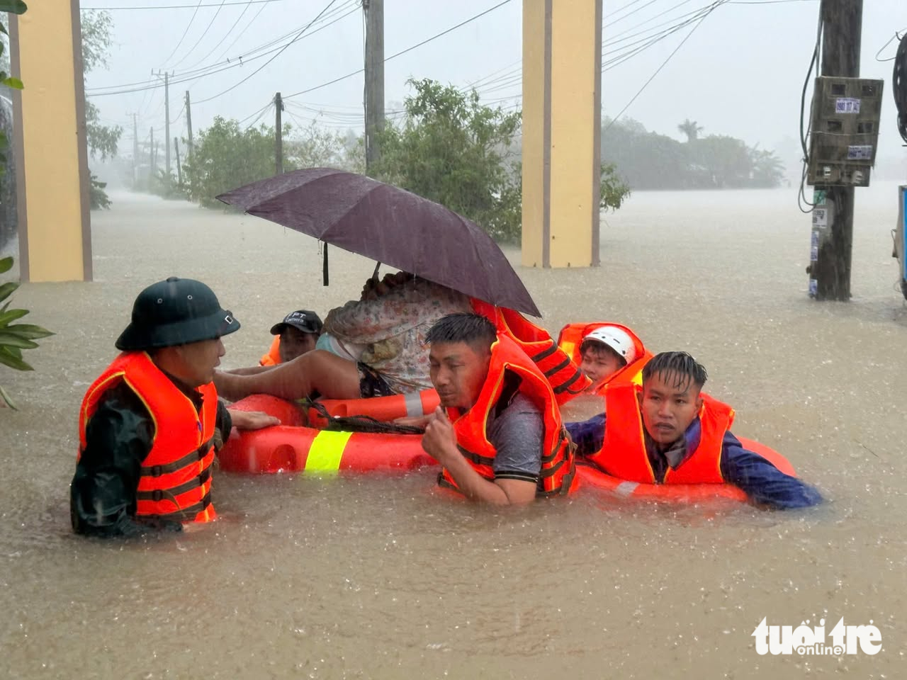 Vietnam’s deputy PM orders urgent evacuations as severe flooding hits Dak Lak- Ảnh 17. Vietnam’s deputy PM orders urgent evacuations as severe flooding hits Dak Lak- Ảnh 17.