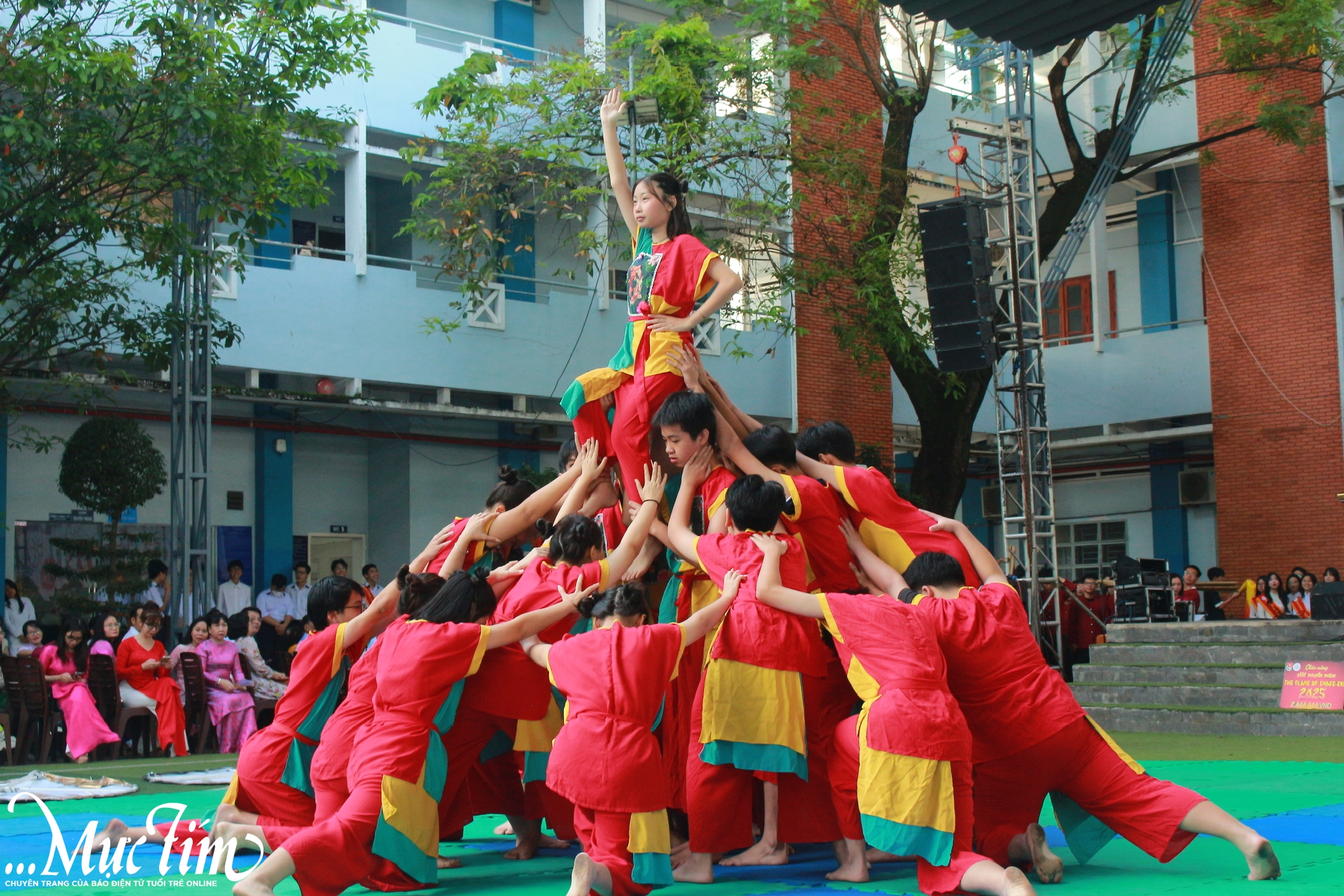 Học trò Trường THPT Nguyễn Du luôn mang theo niềm tin và kỳ vọng của thầy cô- Ảnh 8. Học trò Trường THPT Nguyễn Du luôn mang theo niềm tin và kỳ vọng của thầy cô- Ảnh 8.