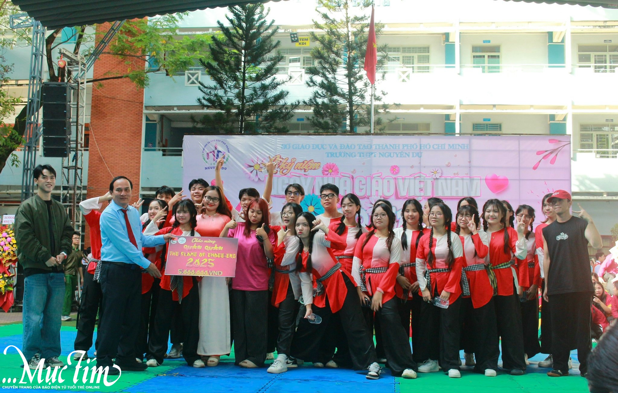 Học trò Trường THPT Nguyễn Du luôn mang theo niềm tin và kỳ vọng của thầy cô- Ảnh 10. Học trò Trường THPT Nguyễn Du luôn mang theo niềm tin và kỳ vọng của thầy cô- Ảnh 10.