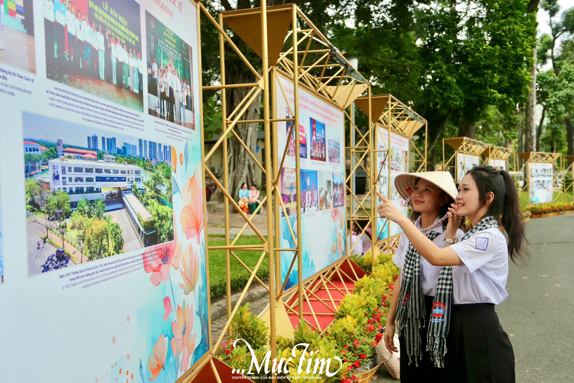 Học sinh thành phố khoe tài sáng tạo tại triển lãm 50 năm ngành giáo dục TP.HCM - Ảnh 1.