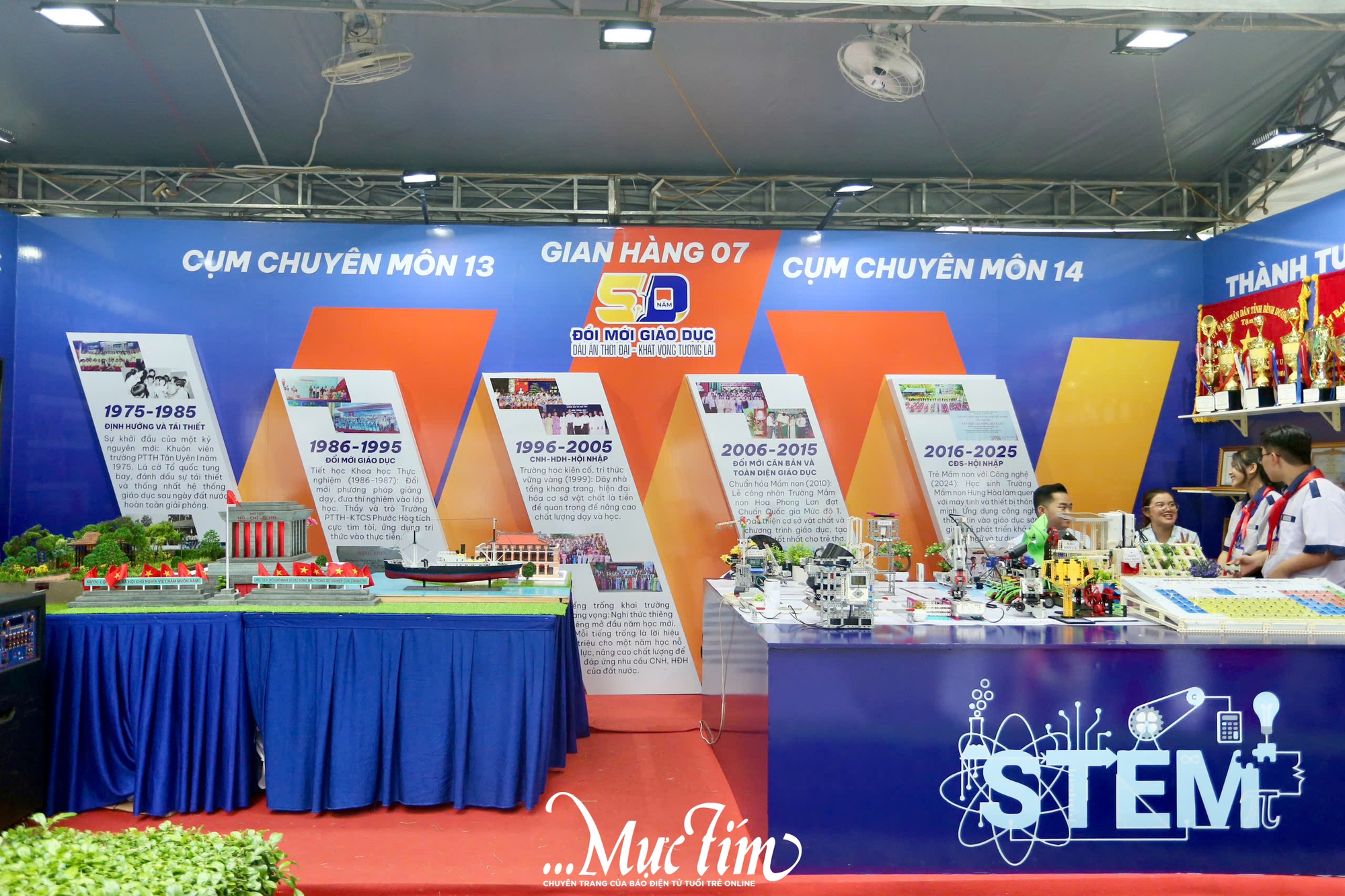 Học sinh thành phố khoe tài sáng tạo tại triển lãm 50 năm ngành giáo dục TP.HCM - Ảnh 2.