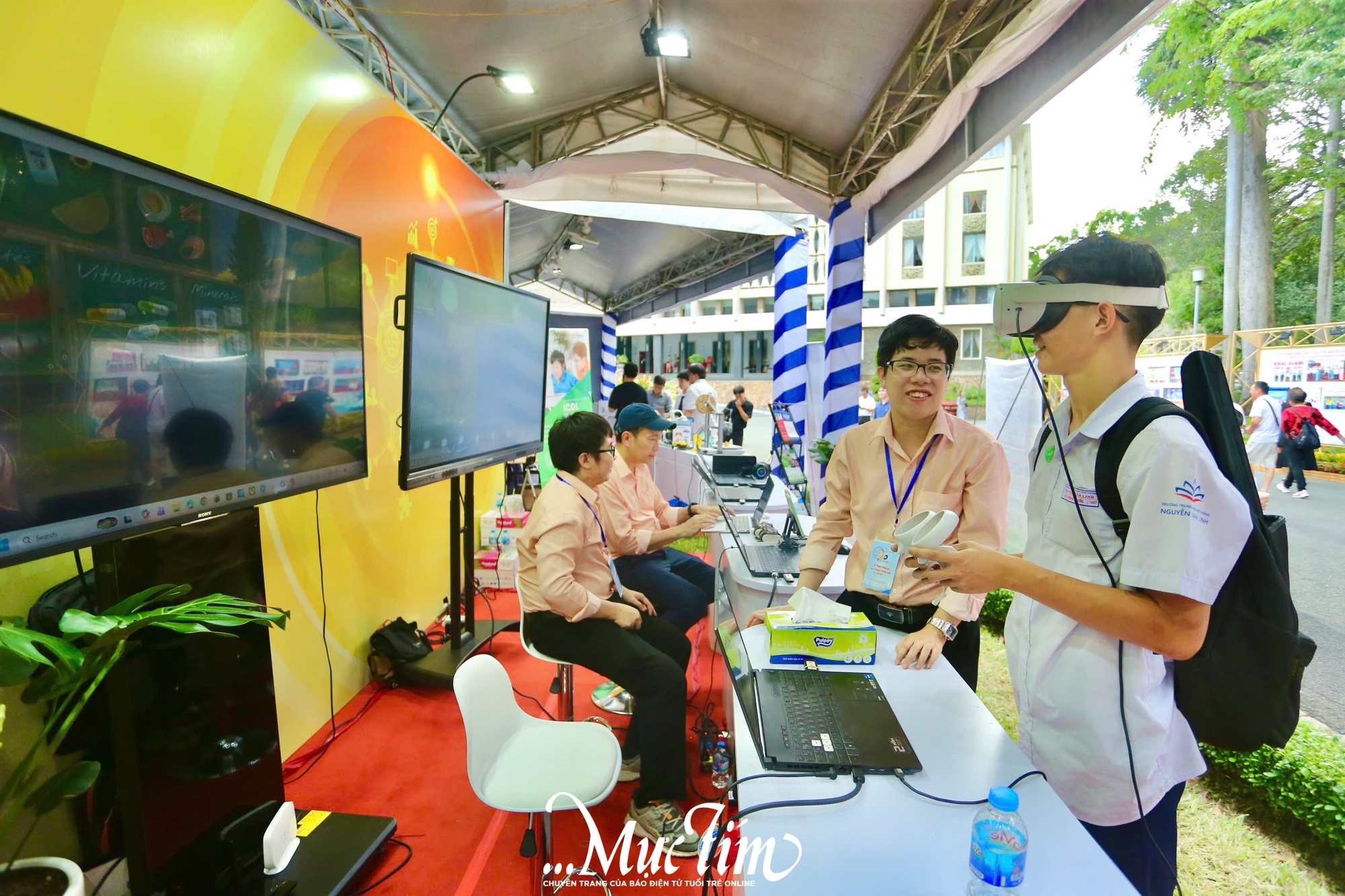 Học sinh thành phố khoe tài sáng tạo tại triển lãm 50 năm ngành giáo dục TP.HCM - Ảnh 3.