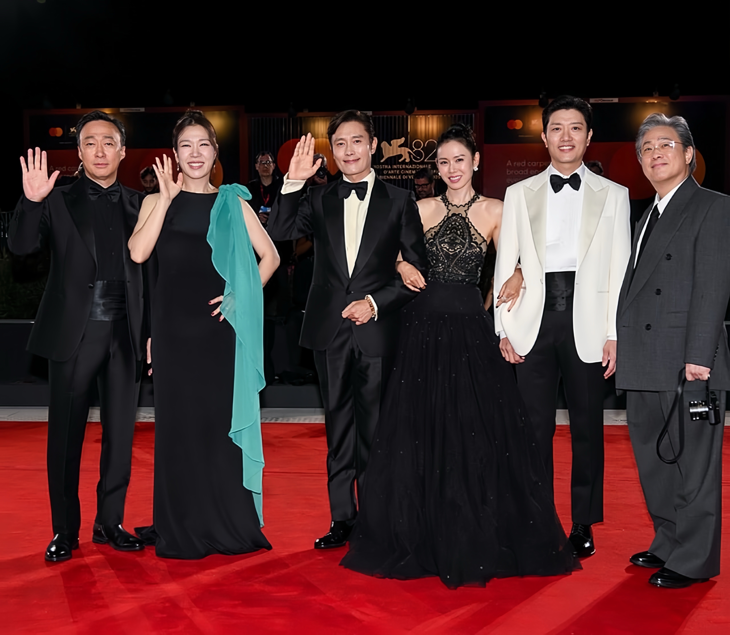 Vợ chồng Son Ye Jin – Hyun Bin thắng lớn tại Rồng Xanh 2025 - Ảnh 3.