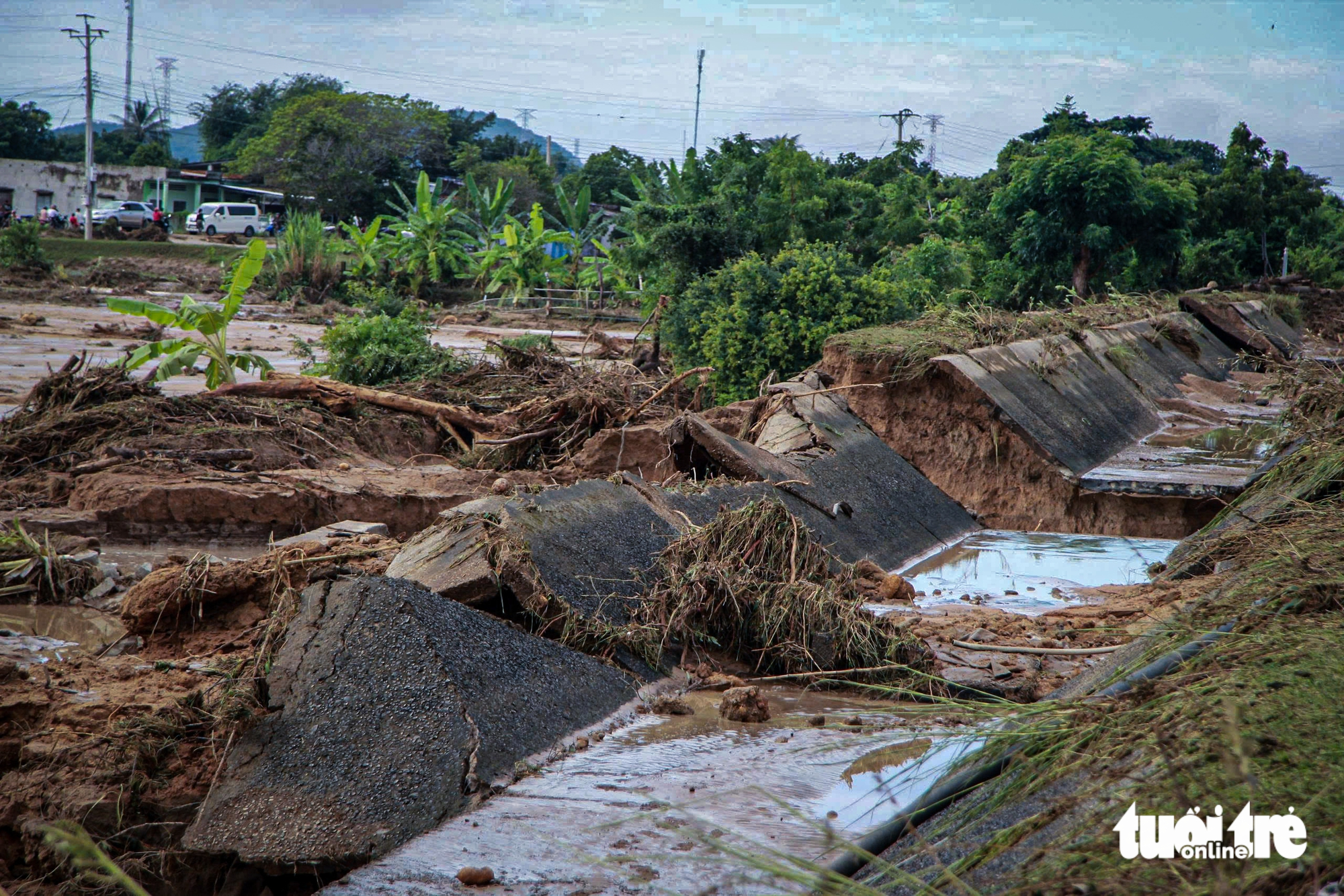 Vỡ hồ tự đắp ở Tuy Phong: Người dân bức xúc, yêu cầu xử lý trách nhiệm - Ảnh 4. vỡ hồ chứa - Ảnh 4.
