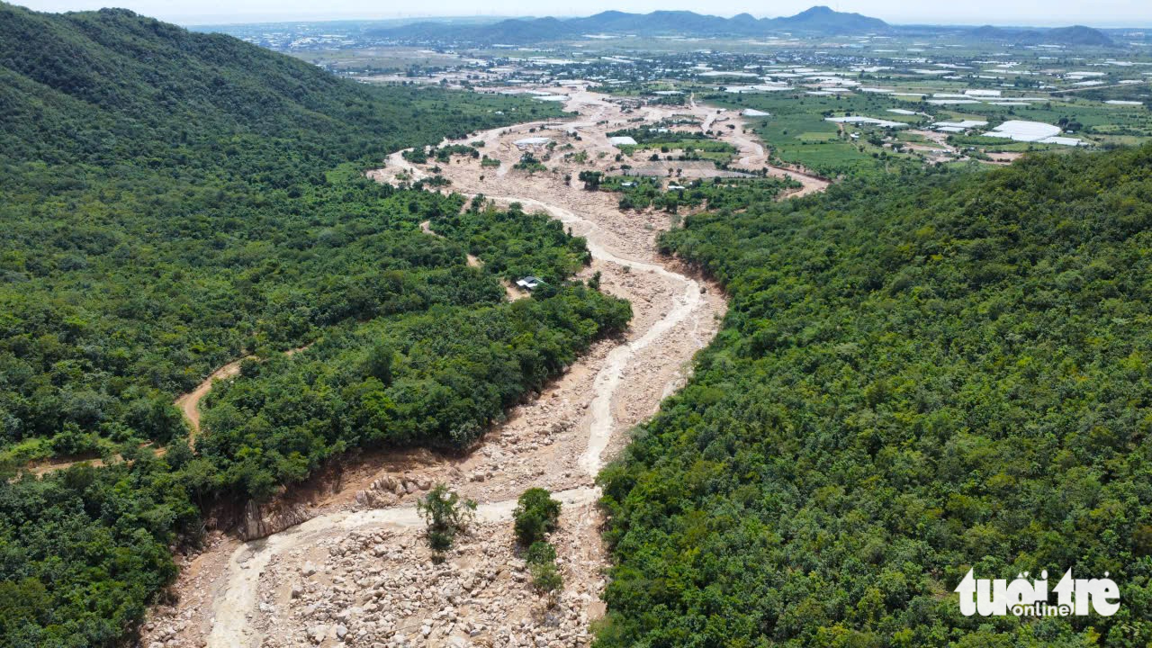 hồ chứa nước - Ảnh 10.