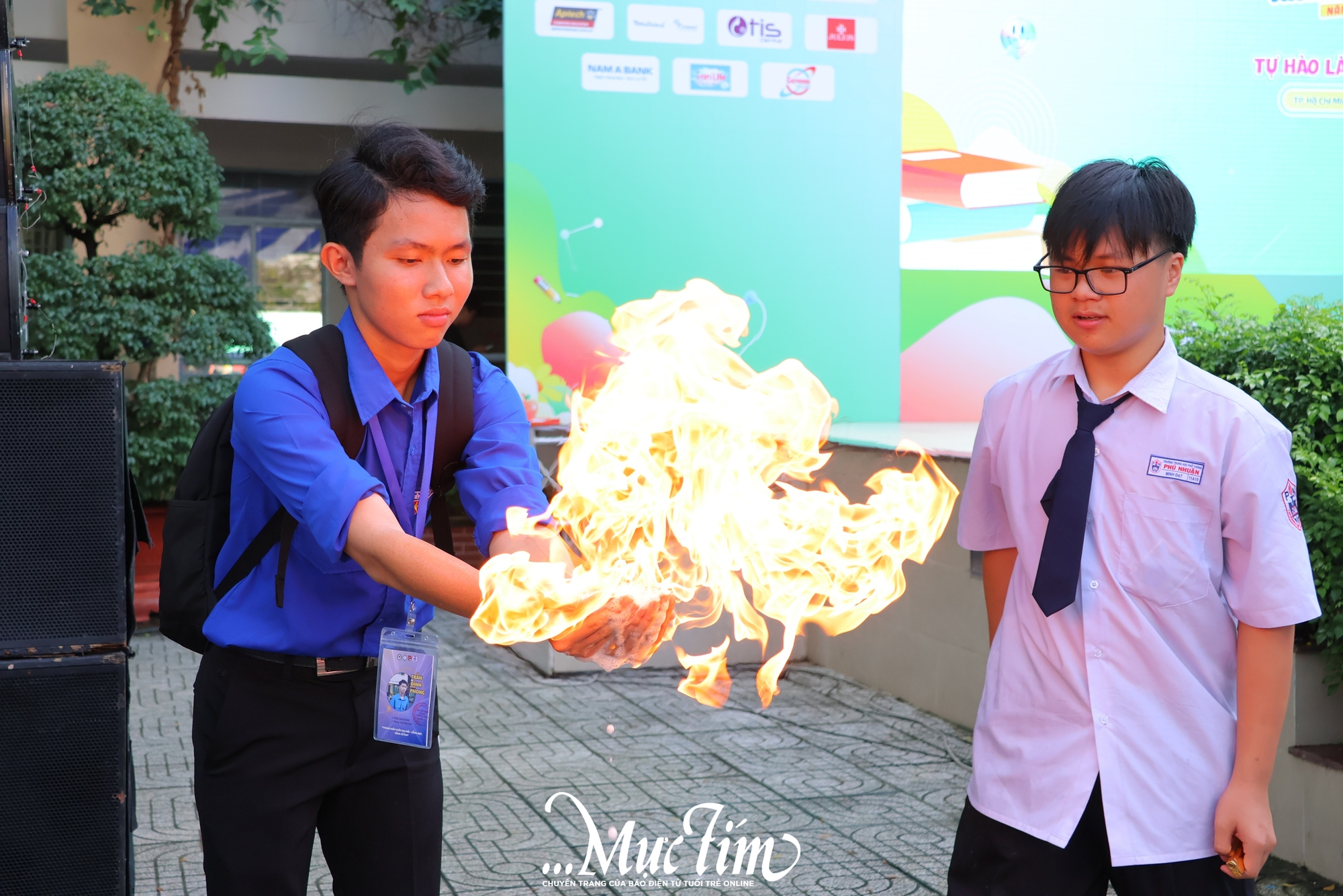 Độc đáo giấy từ thân cây chuối tại Ngày hội Học sinh Trung học phổ thông - Ảnh 9.