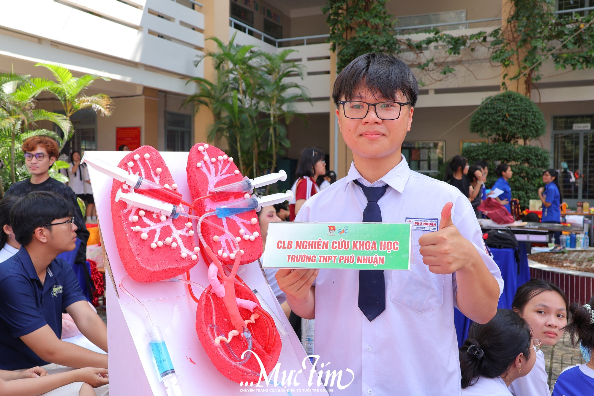 Độc đáo giấy từ thân cây chuối tại Ngày hội Học sinh Trung học phổ thông - Ảnh 10.