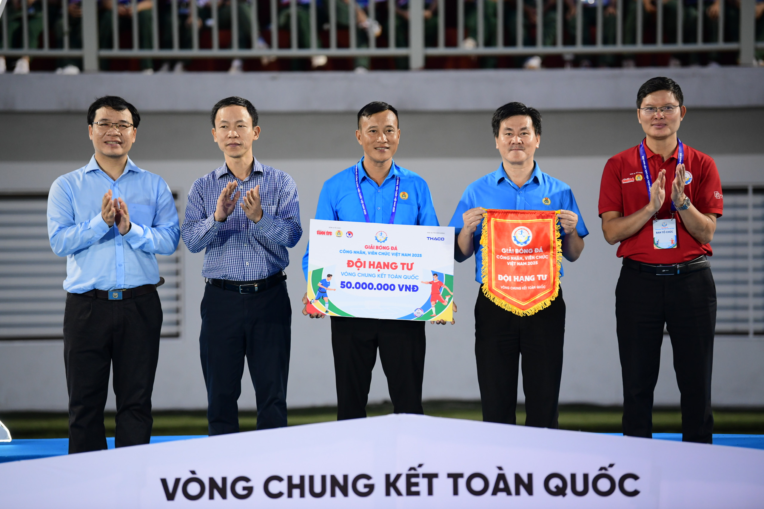 bóng đá công nhân - Ảnh 9.