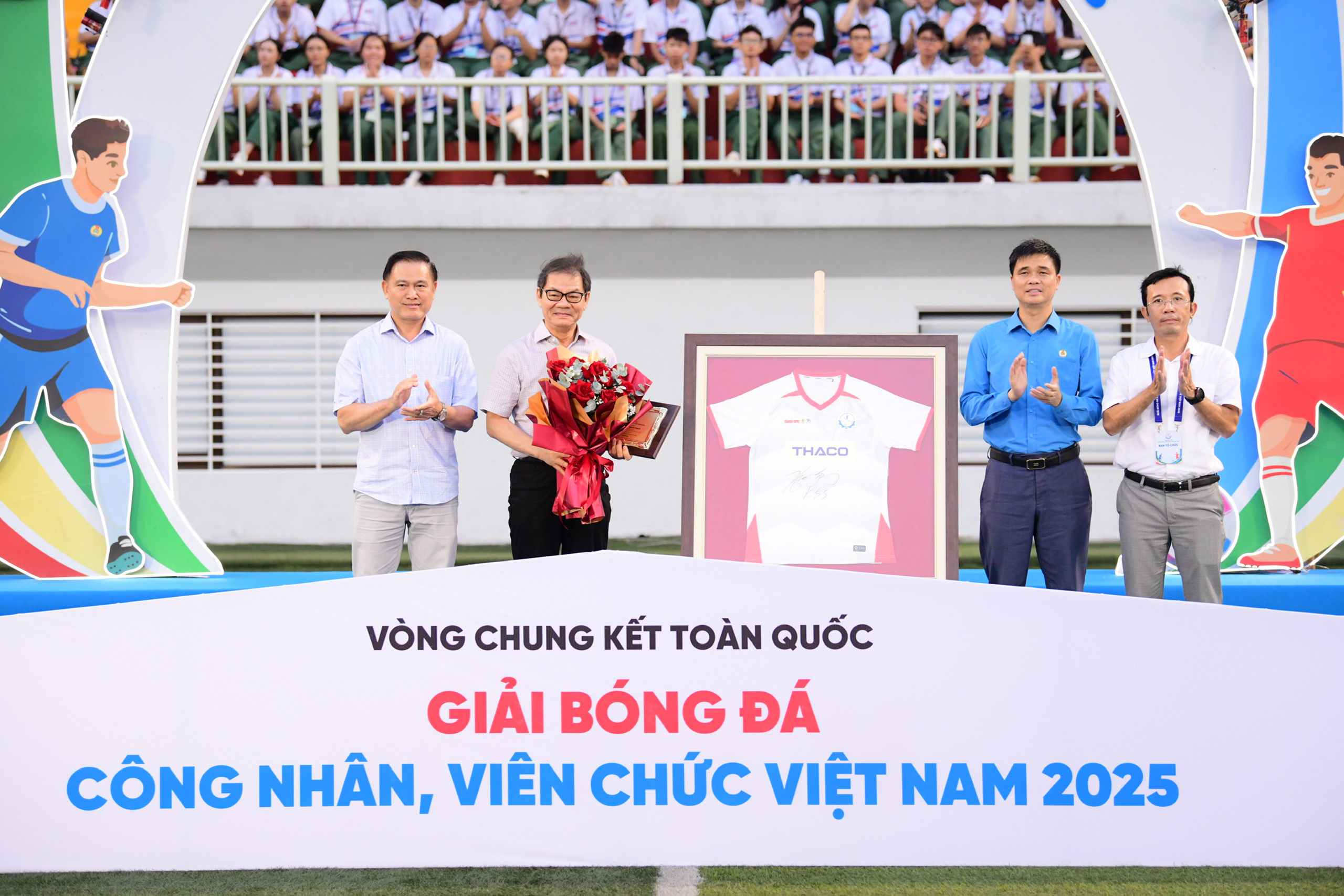 Hình ảnh ấn tượng tại Lễ bế mạc Giải bóng đá công nhân, viên chức Việt Nam 2025 - Ảnh 3.