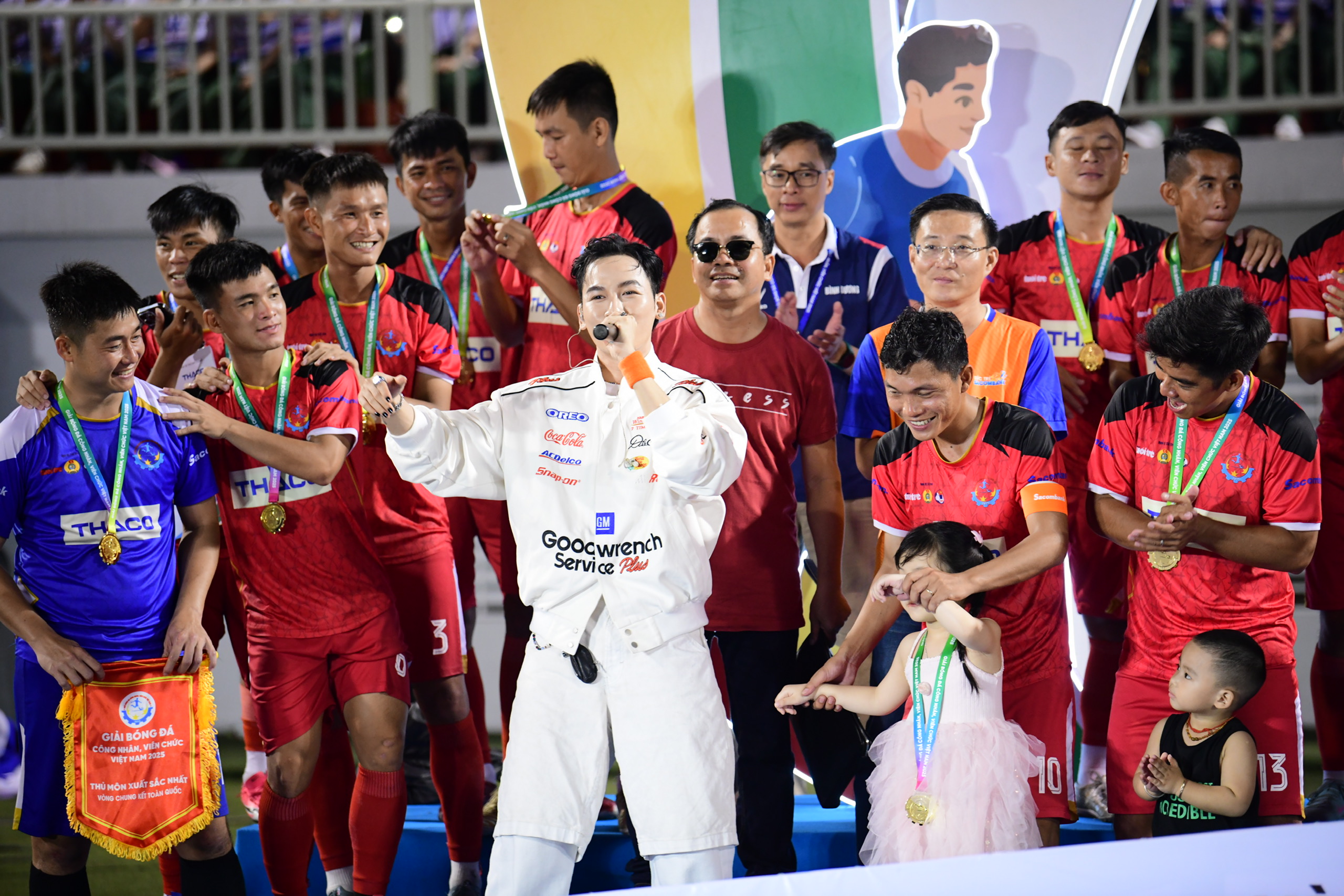 bóng đá công nhân - Ảnh 13.