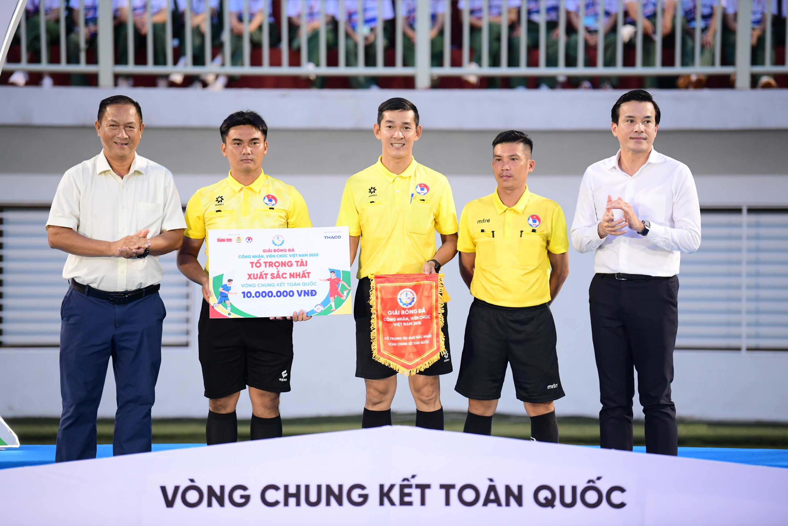 bóng đá công nhân - Ảnh 4.