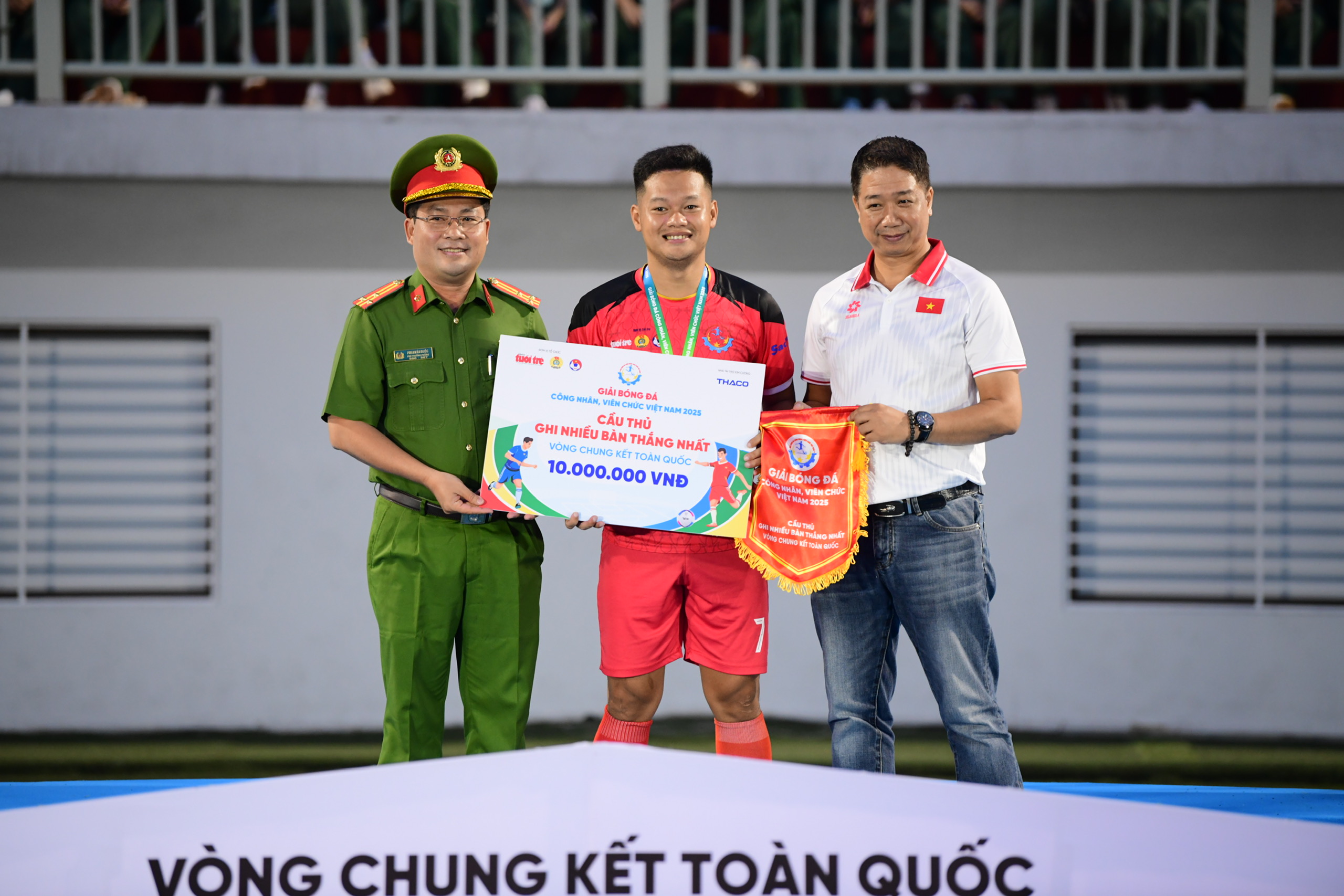 bóng đá công nhân - Ảnh 6.