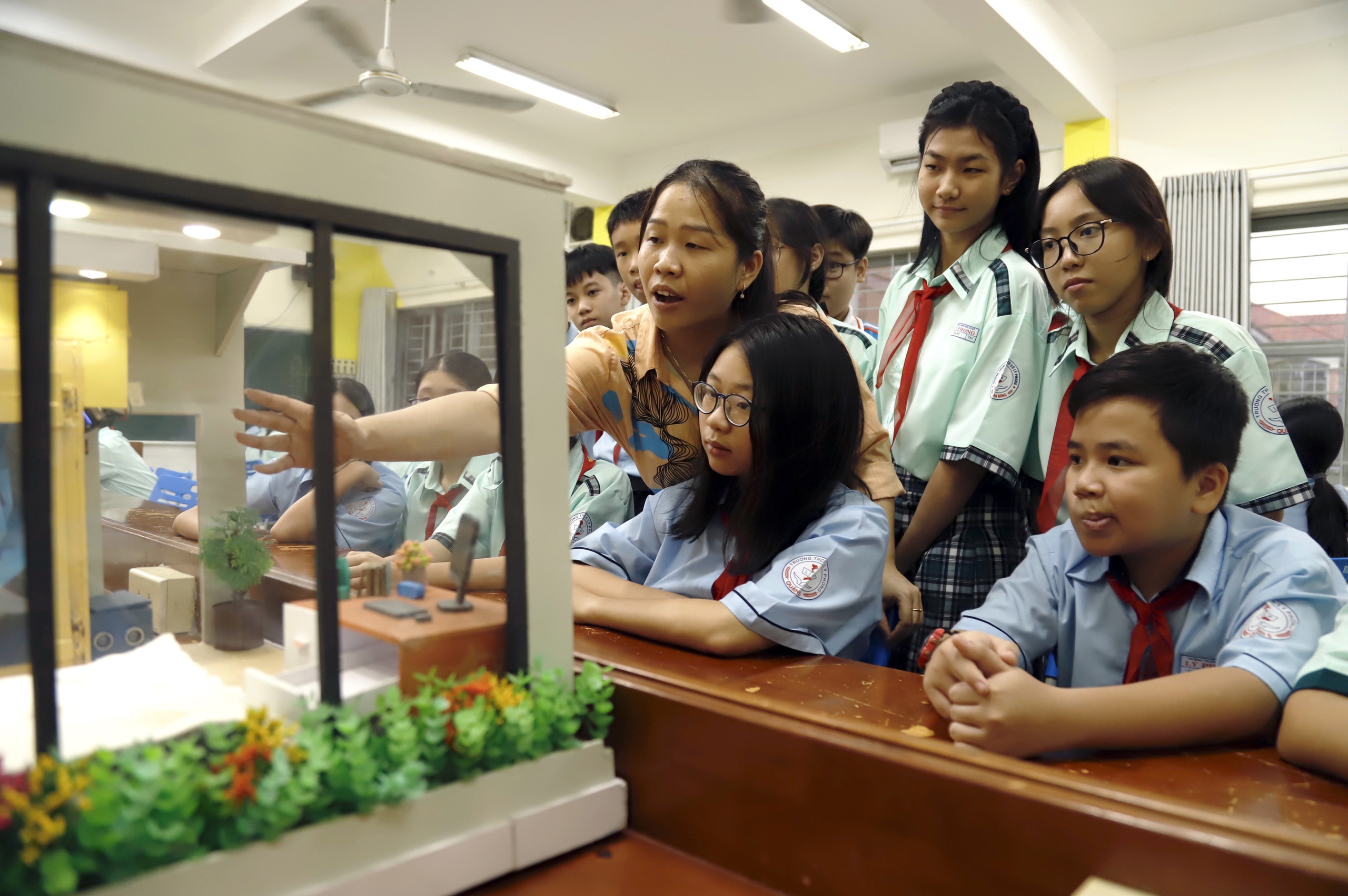 Nhà giáo được hưởng hệ số lương đặc thù - Ảnh 1. hệ số lương đặc thù - Ảnh 1.