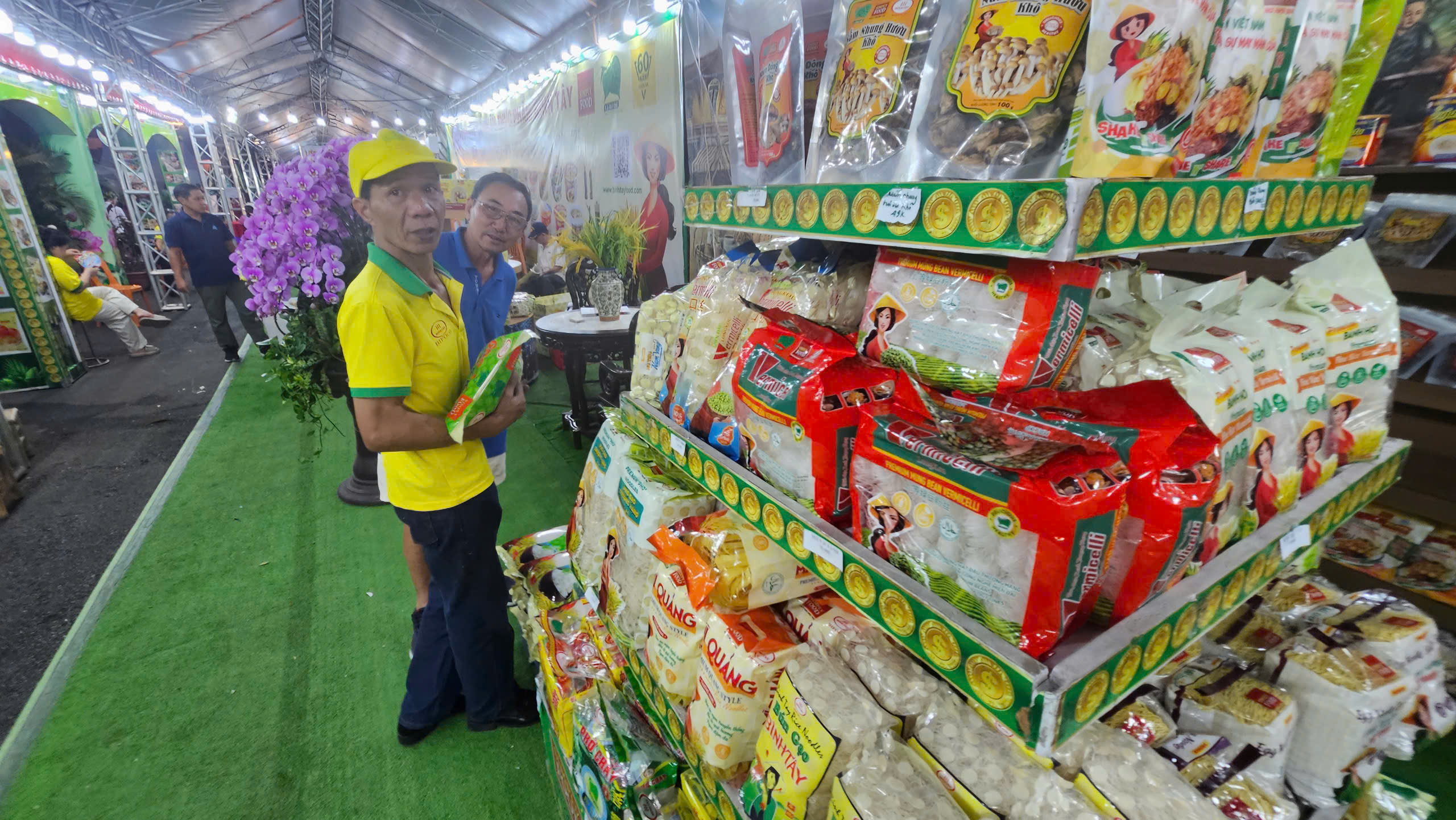 Độc lạ với kỷ lục 100 món ngon 3 miền được làm từ gạo và bún - Ảnh 7.