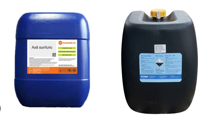 Bộ Công an phát cảnh báo nguy hiểm: 100 can axit sunfuric bị lũ cuốn trôi ở Tuy Hòa- Ảnh 1.