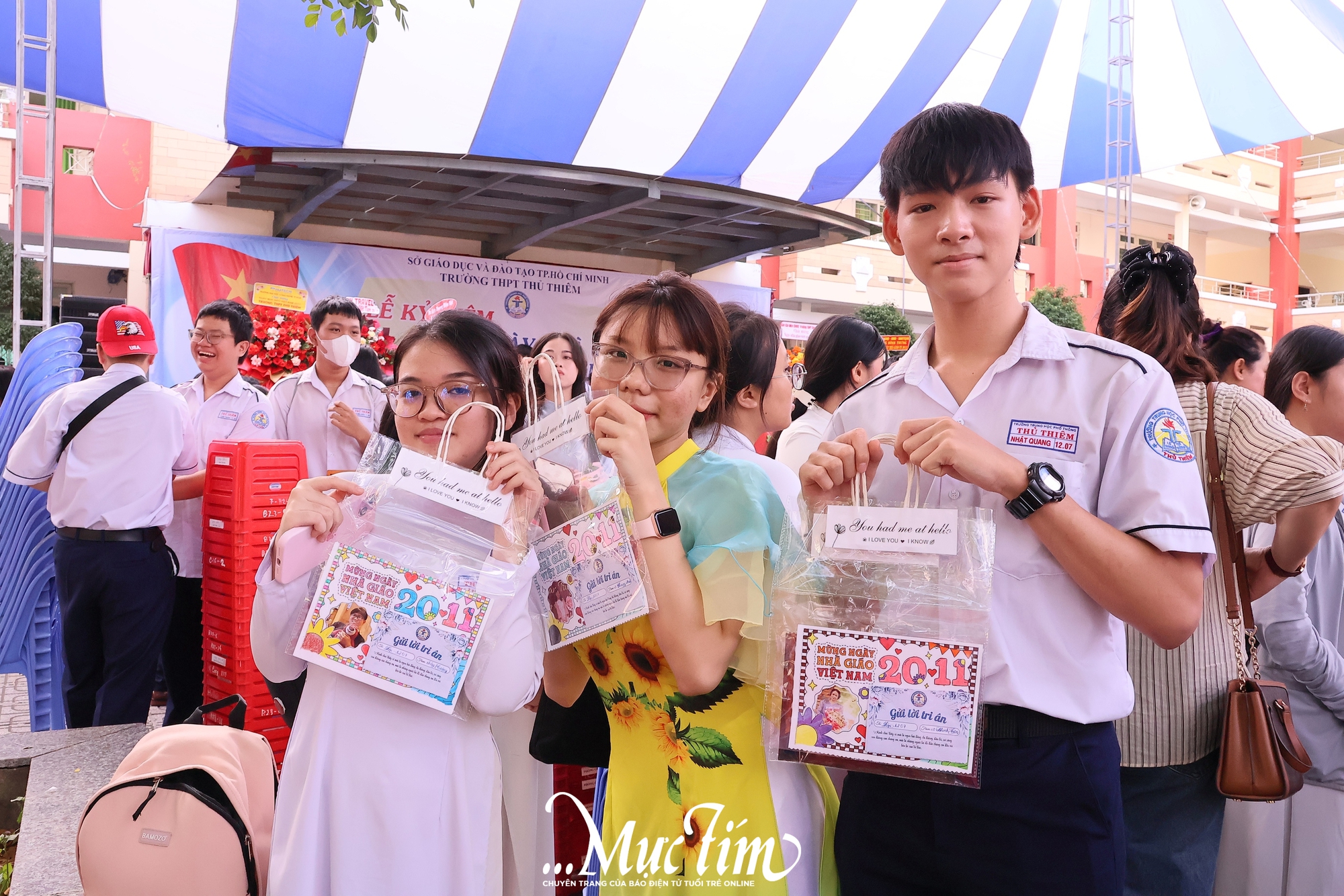 Ấm áp tình thầy trò trong lễ kỷ niệm Ngày Nhà giáo Việt Nam 20-11 tại Trường THPT Thủ Thiêm - Ảnh 12.