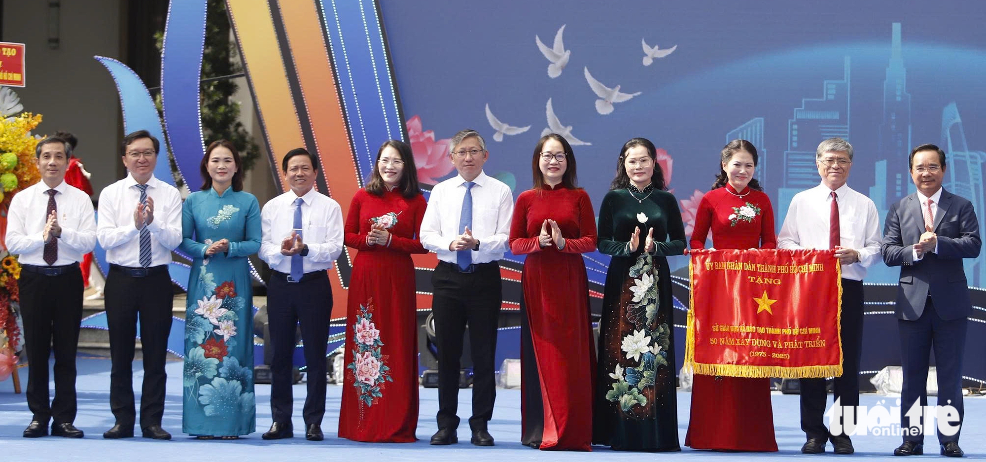 Giáo dục TP.HCM 'đi sau về trước' - Ảnh 1.