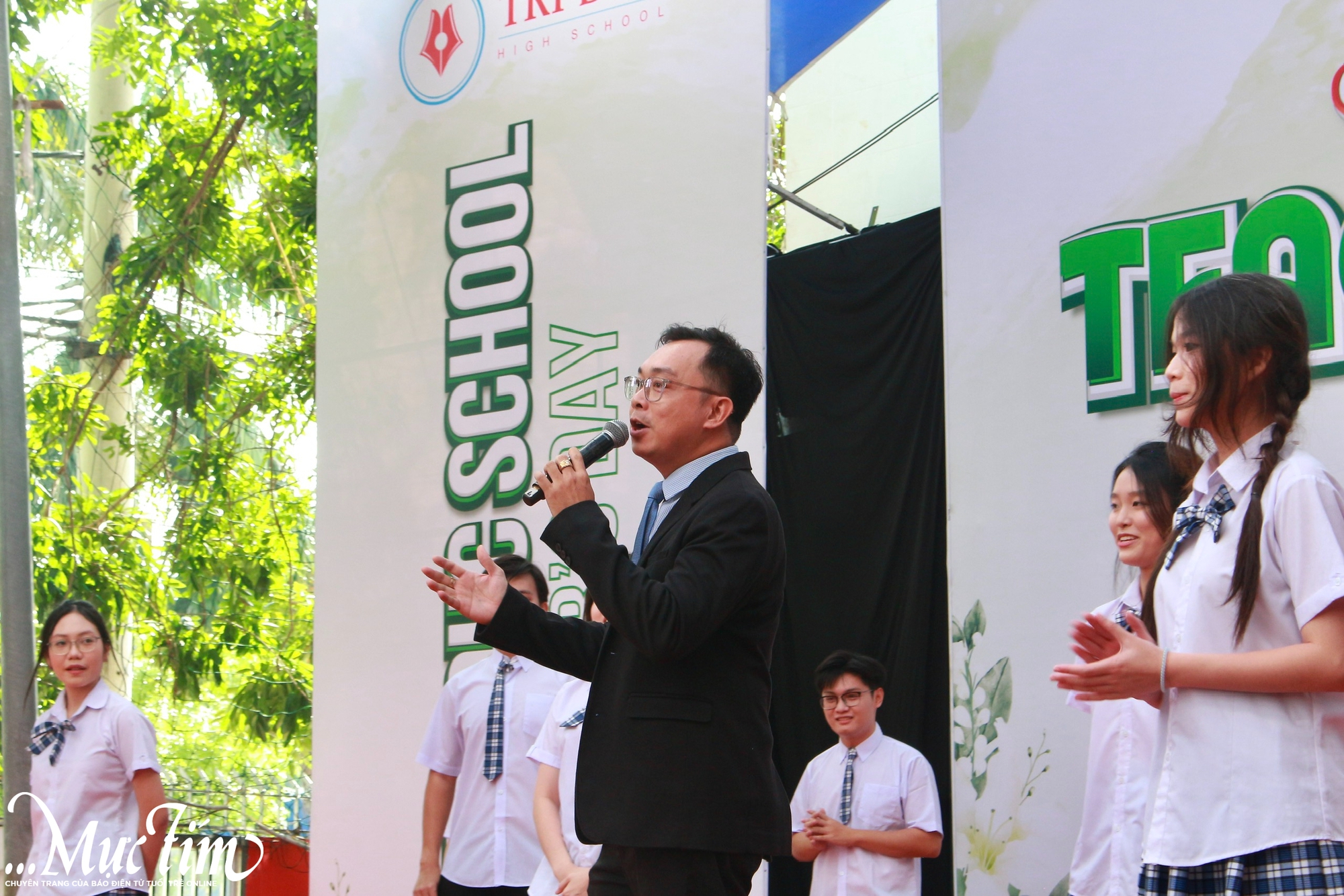 Bất ngờ với tiết mục từ thầy trò Trường THCS-THPT Trí Đức trong ngày 20-11 - Ảnh 5.