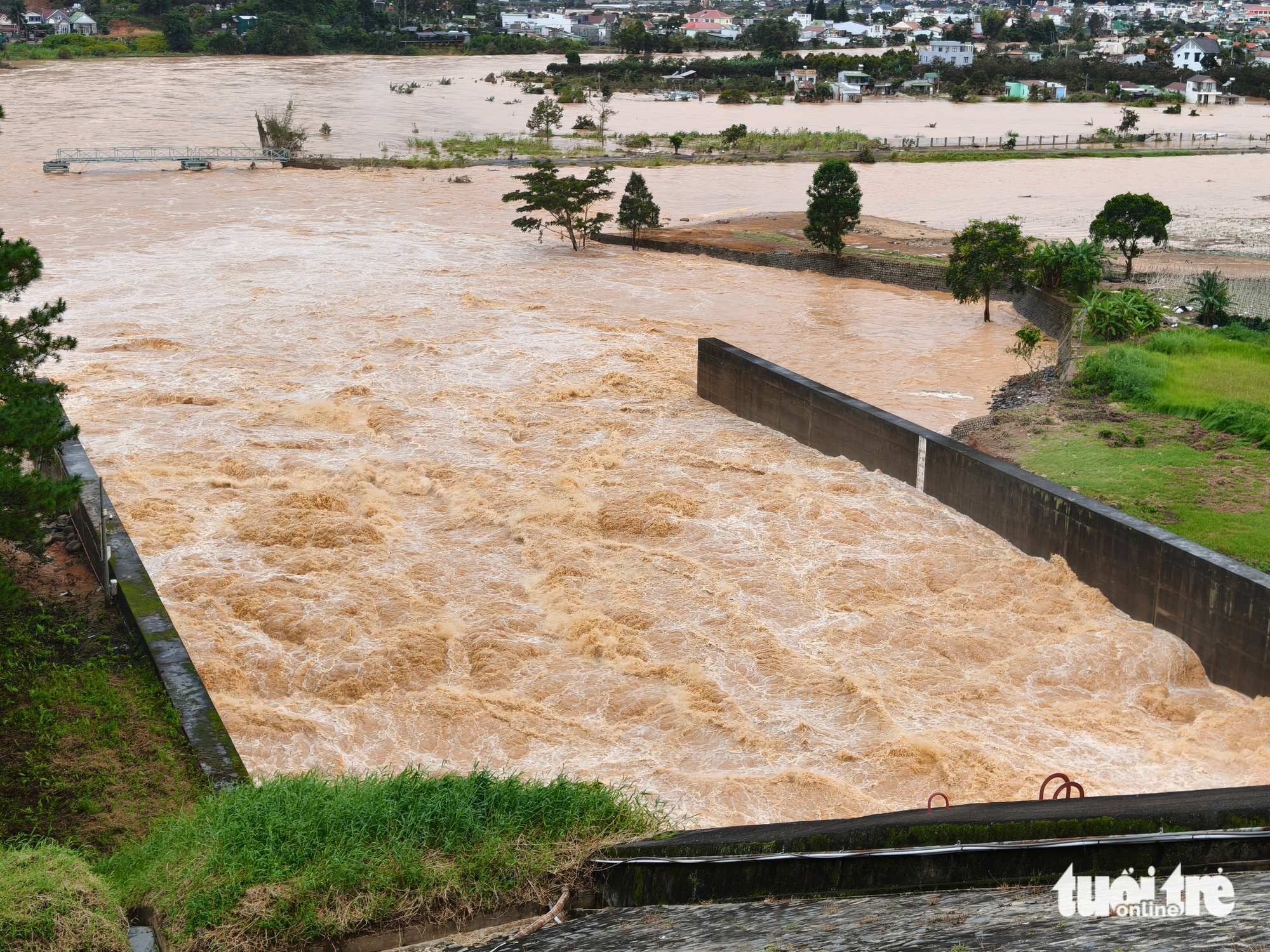 Lâm Đồng đề nghị các thủy điện phối hợp cắt lũ, sơ tán dân vùng hạ du - Ảnh 1.