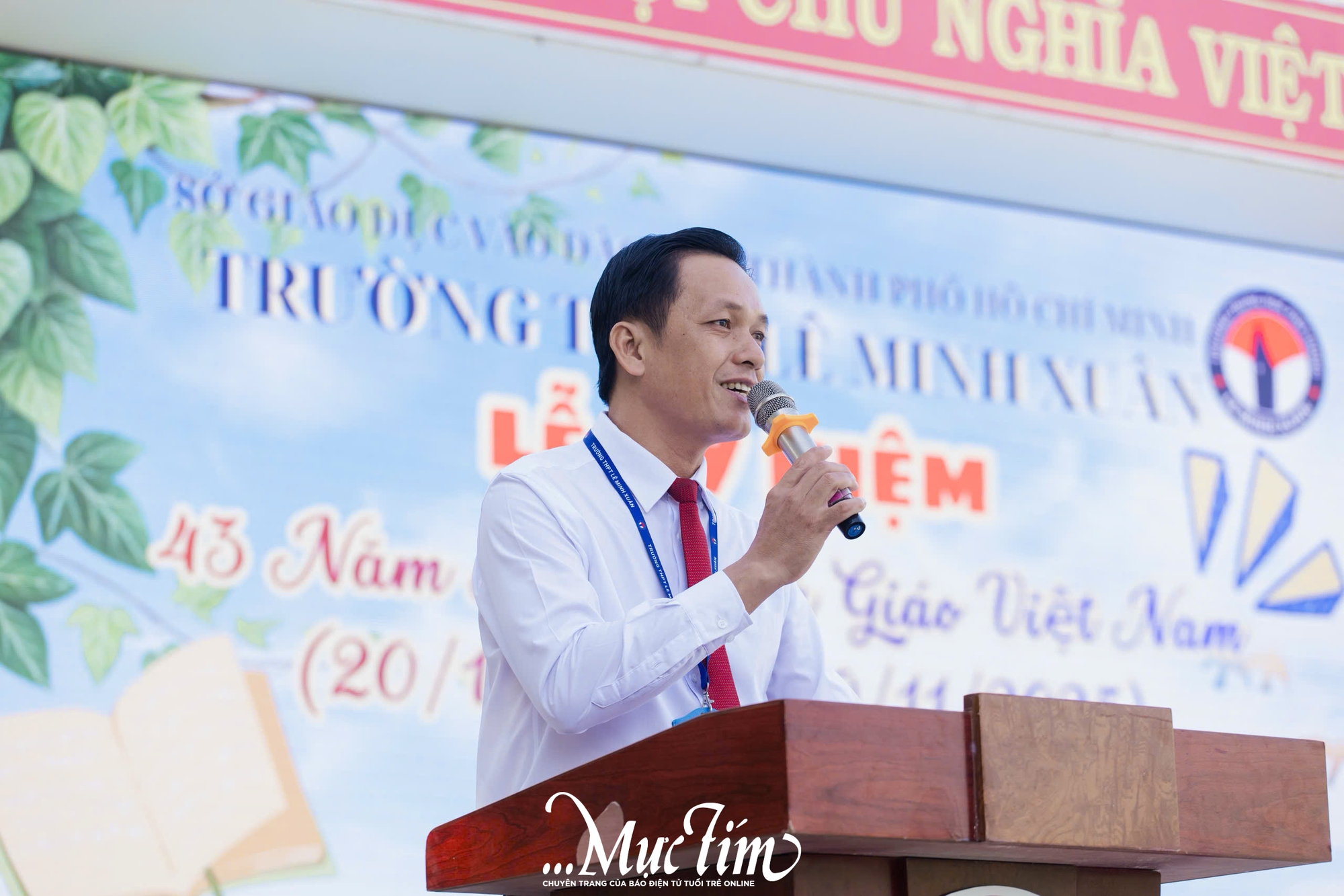 Thầy trò Trường THPT Lê Minh Xuân sẻ chia với đồng bào bão, lũ qua "Nét vẽ lịch sử"- Ảnh 2.