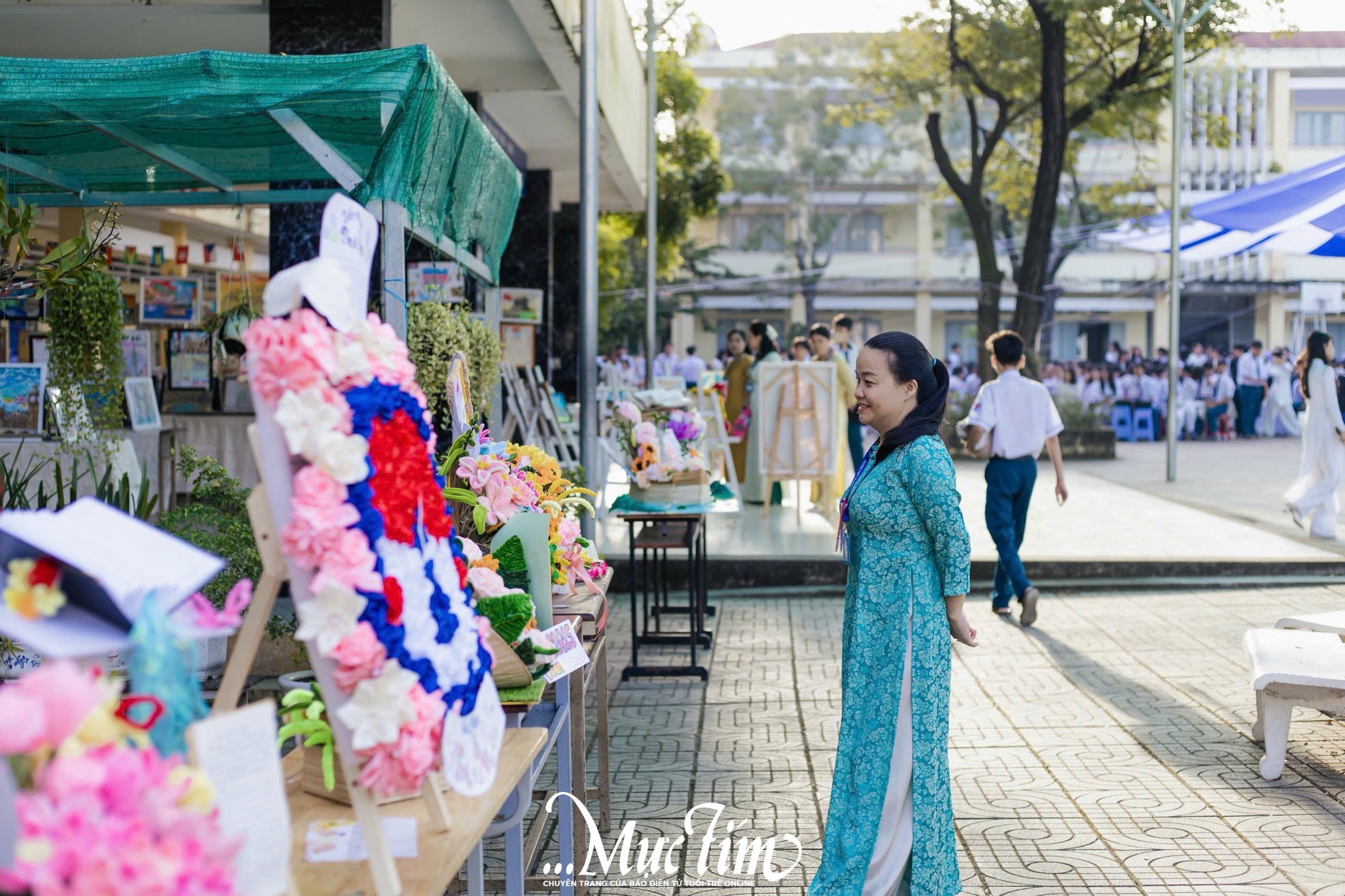 Thầy trò Trường THPT Lê Minh Xuân sẻ chia với đồng bào bão, lũ qua "Nét vẽ lịch sử"- Ảnh 34.