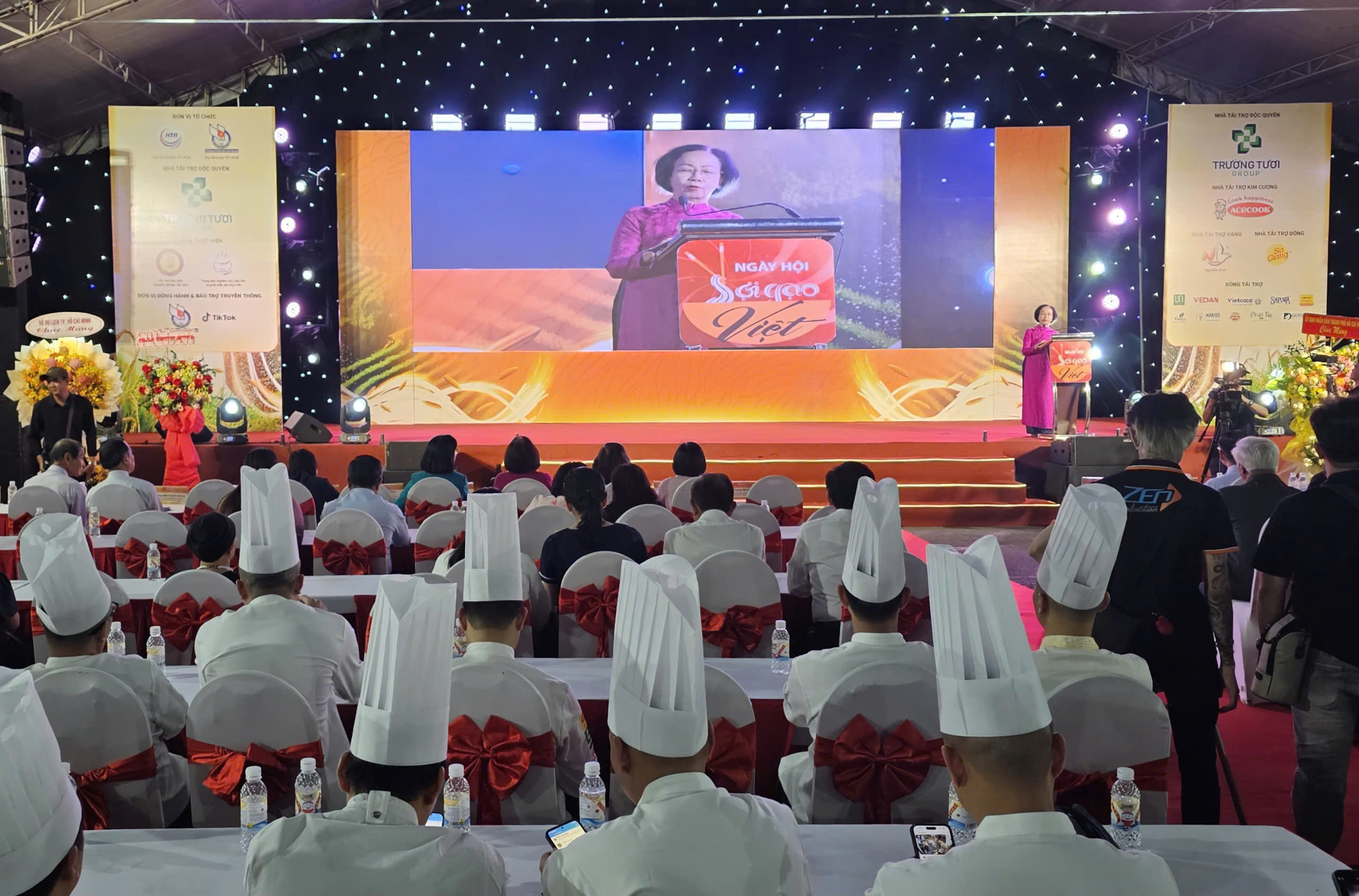 Độc lạ với kỷ lục 100 món ngon 3 miền được làm từ gạo và bún - Ảnh 2.